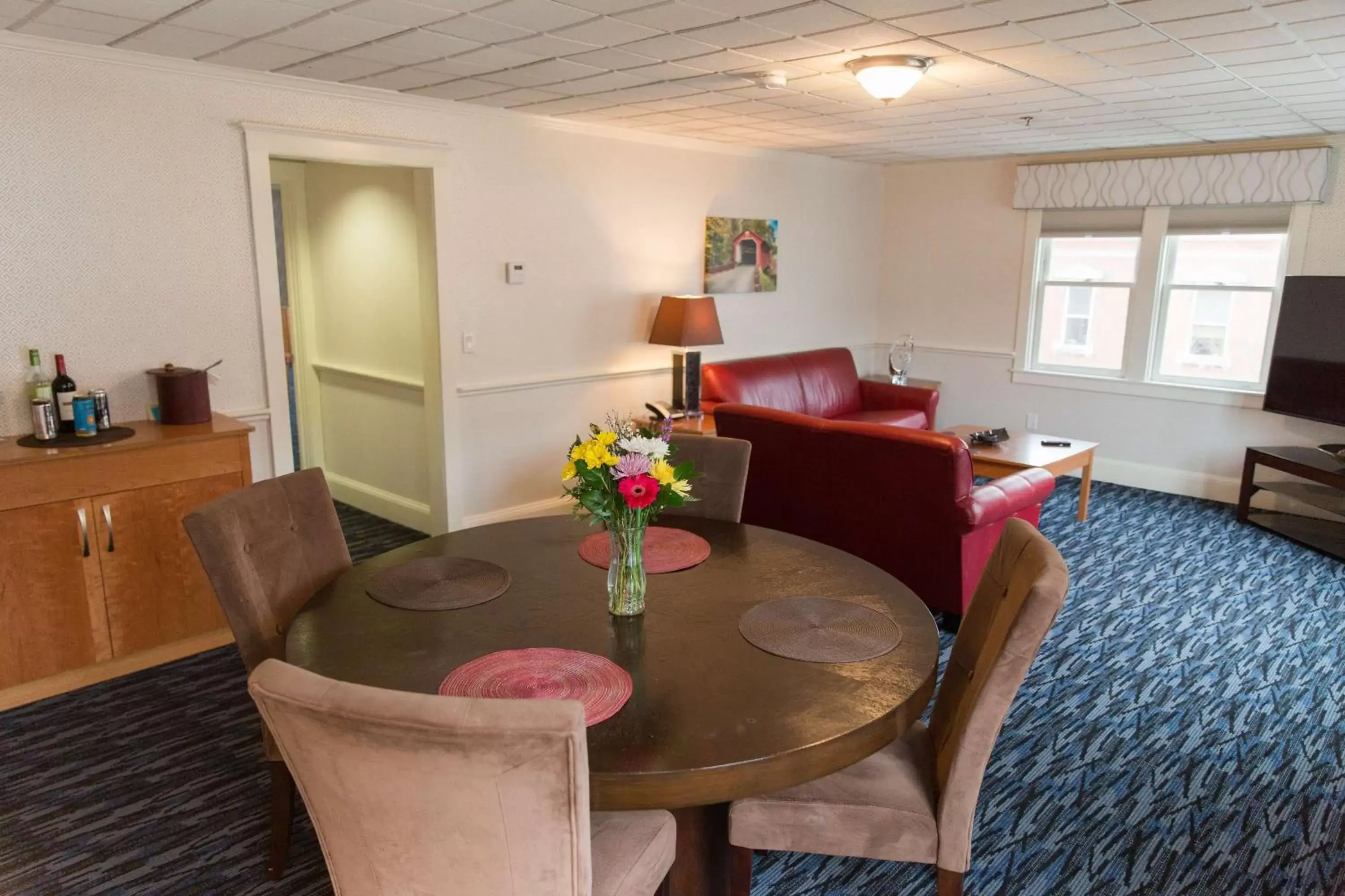 Bedroom, Dining Area in Capitol Plaza Hotel Montpelier Tapestry Collection by Hilton