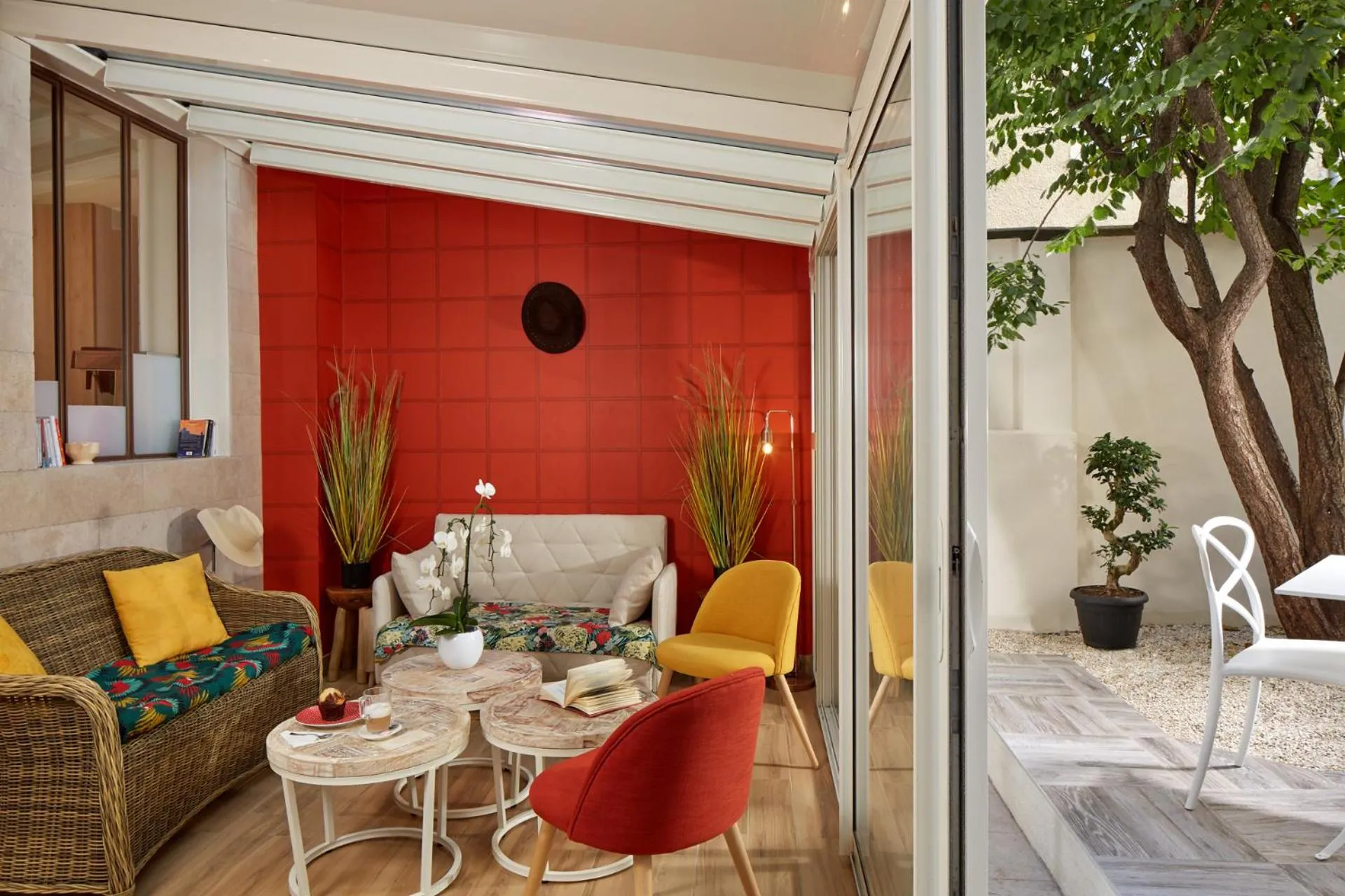 Patio in Hôtel Villa Sorel - Paris Boulogne