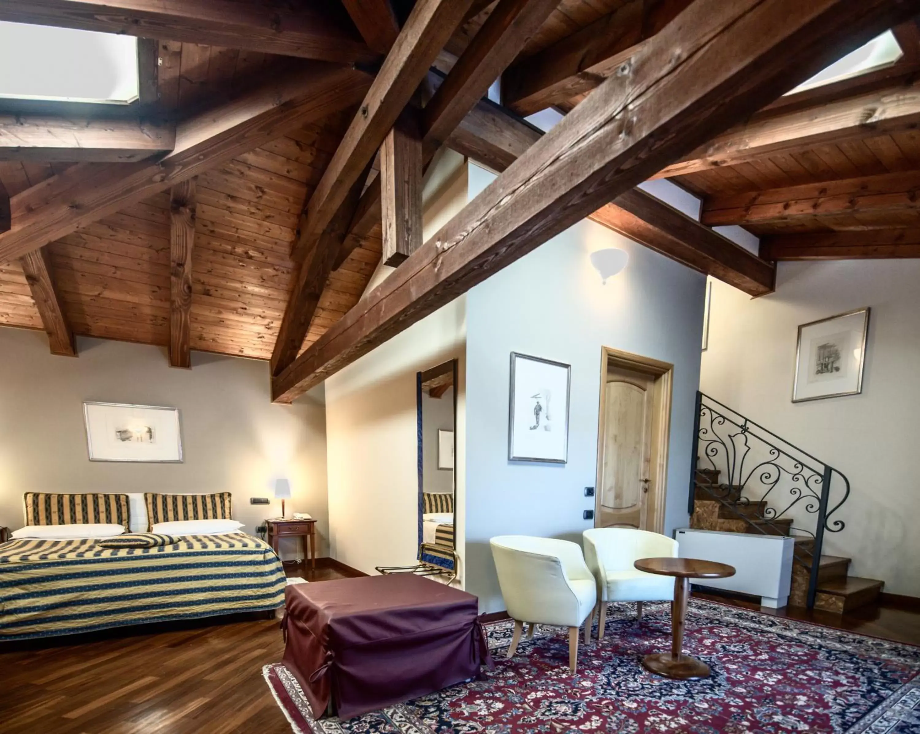 Photo of the whole room, Seating Area in Castello Rosso