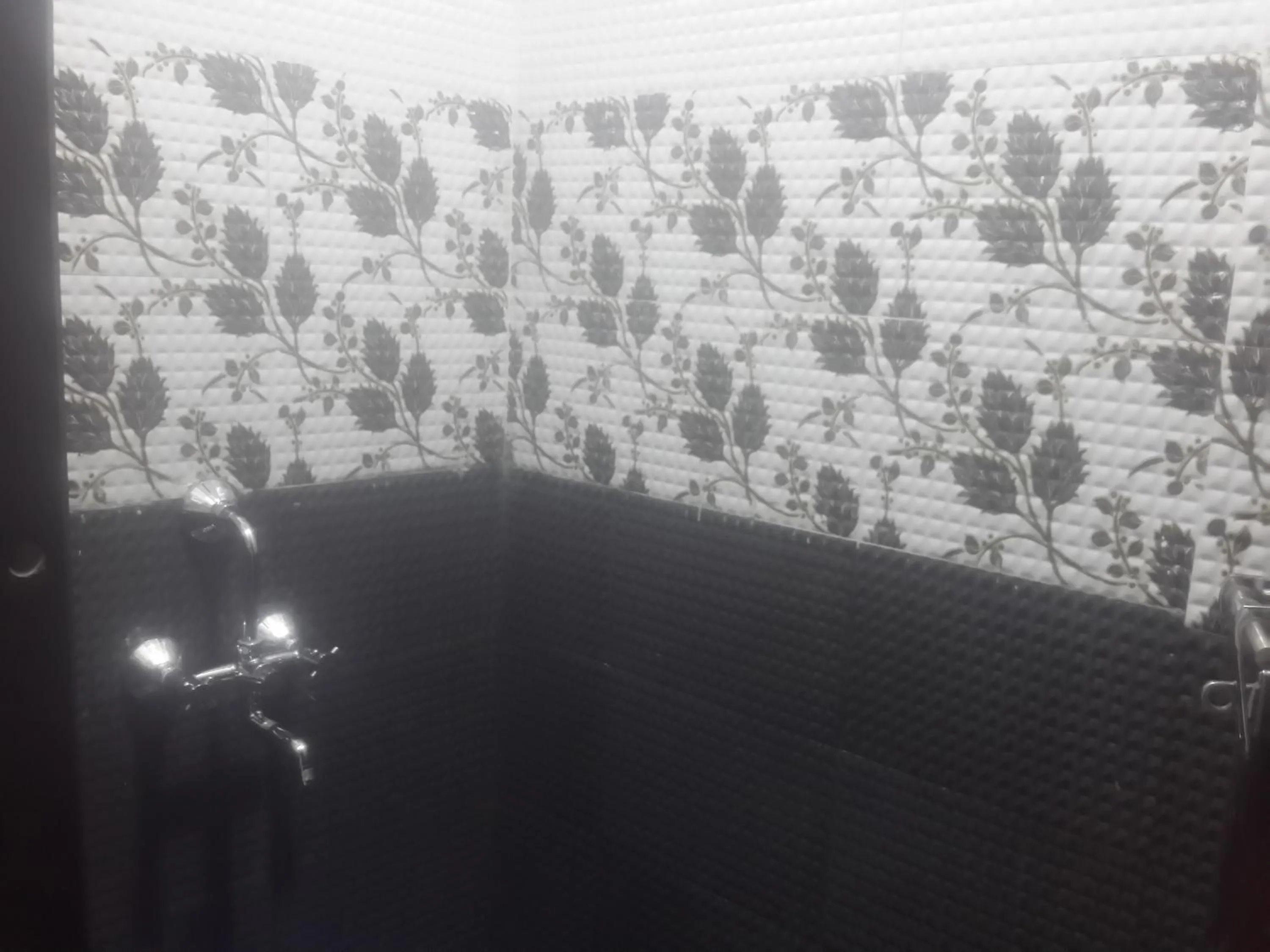 Bathroom in Hotel Holiday Era Opposite Railway Station