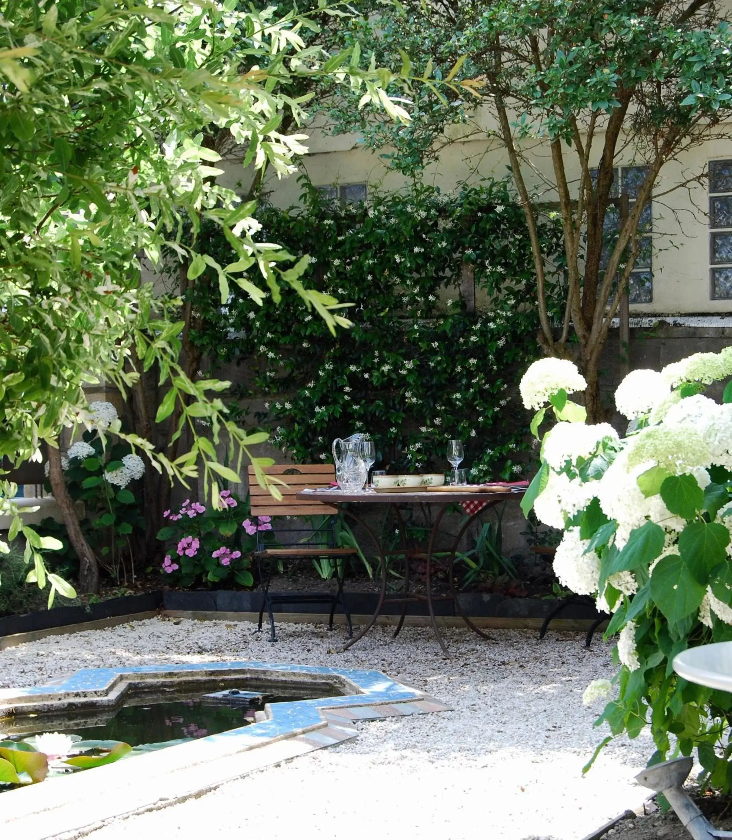 Patio in La Villa de Chinon