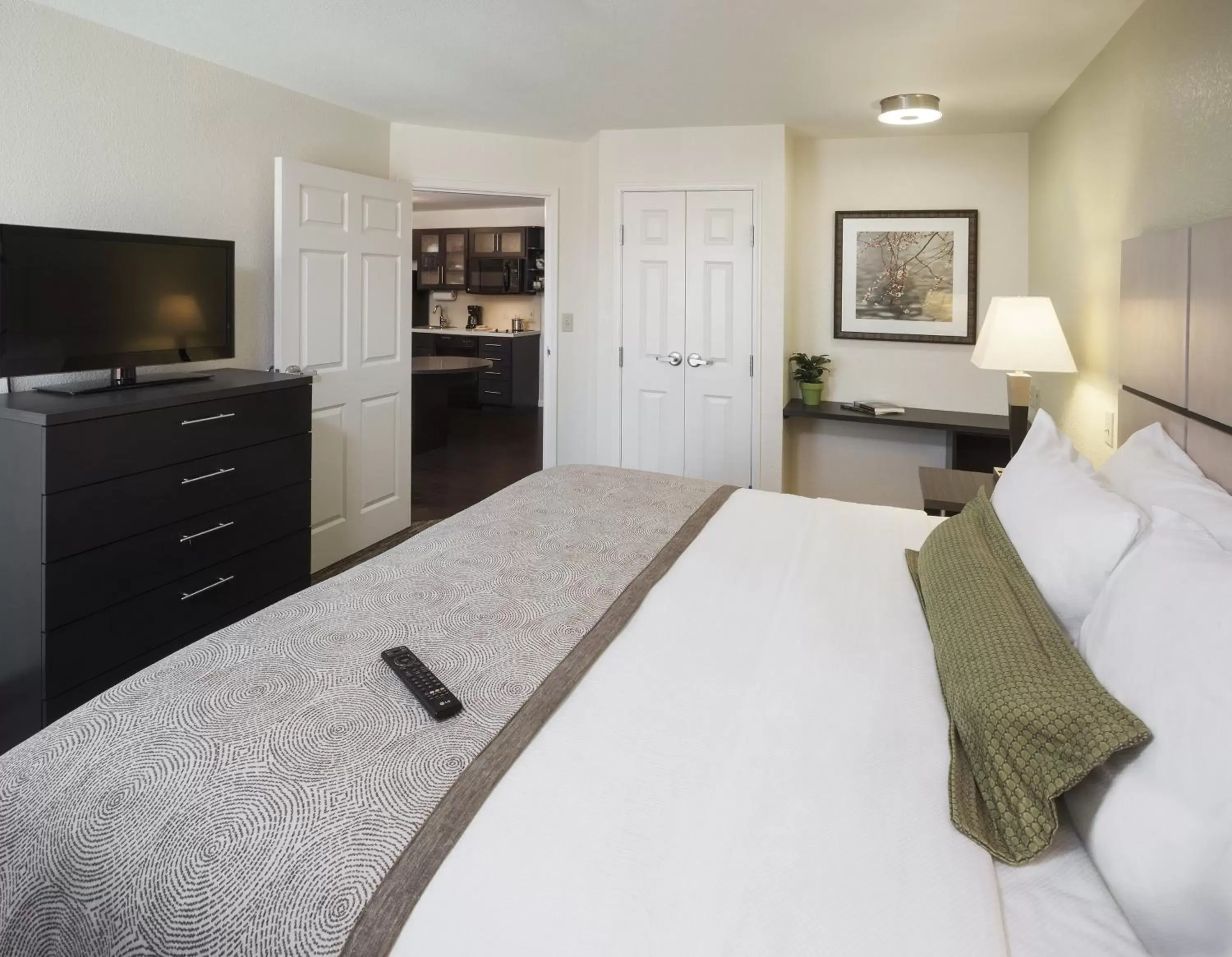Bedroom, Bed in Candlewood Suites Fort Campbell - Oak Grove, an IHG Hotel
