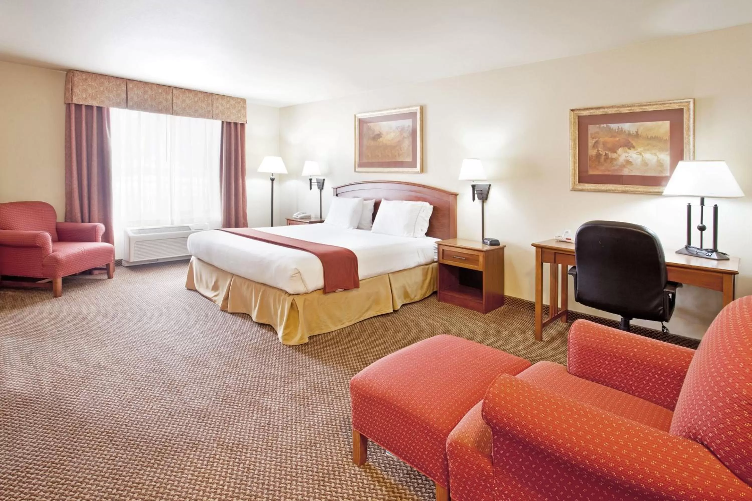 Photo of the whole room, Bed in Holiday Inn Express Hotel & Suites Cedar City by IHG