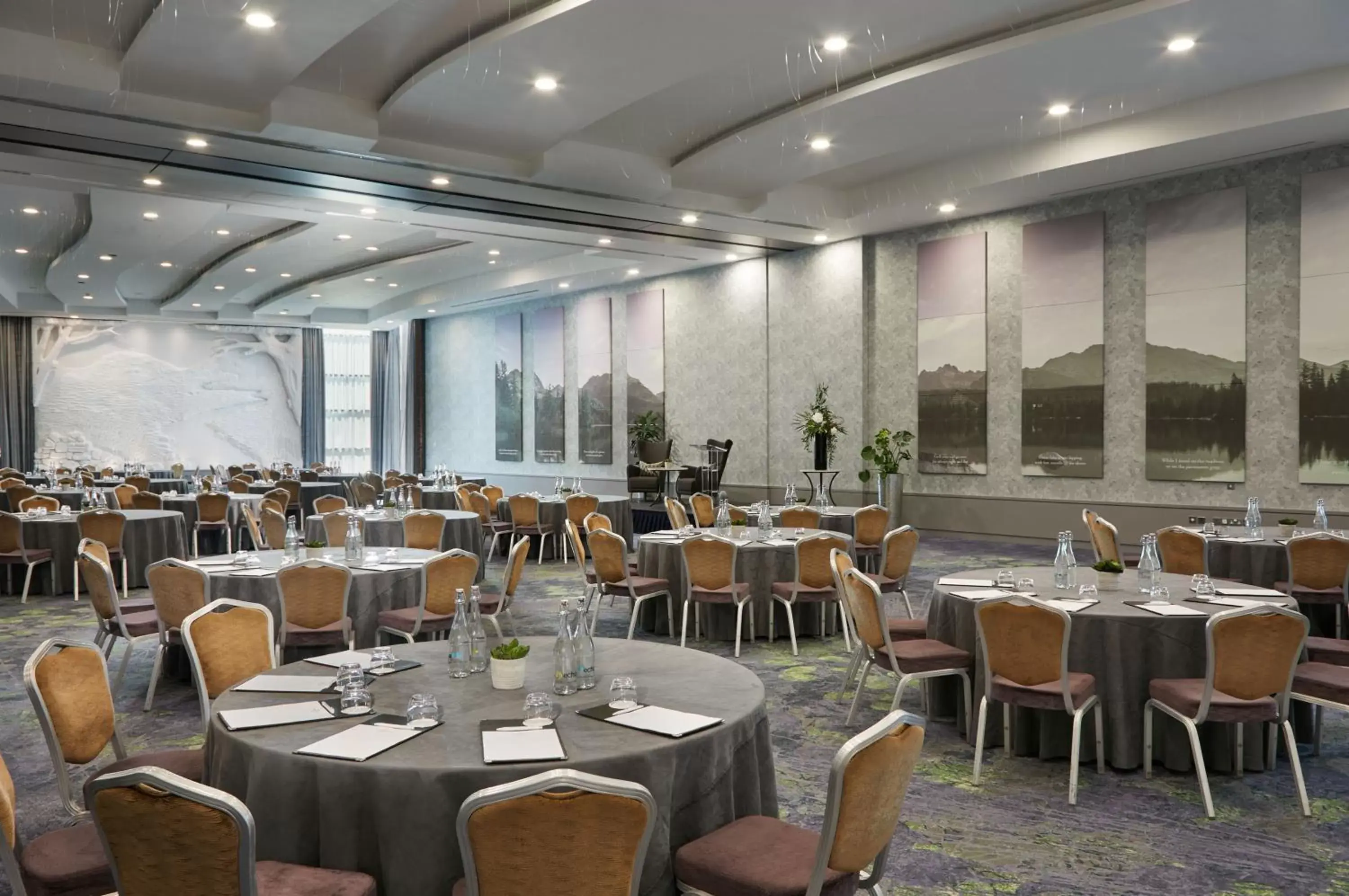 Banquet/Function facilities, Restaurant/Places to Eat in Crowne Plaza Dublin Blanchardstown, an IHG Hotel