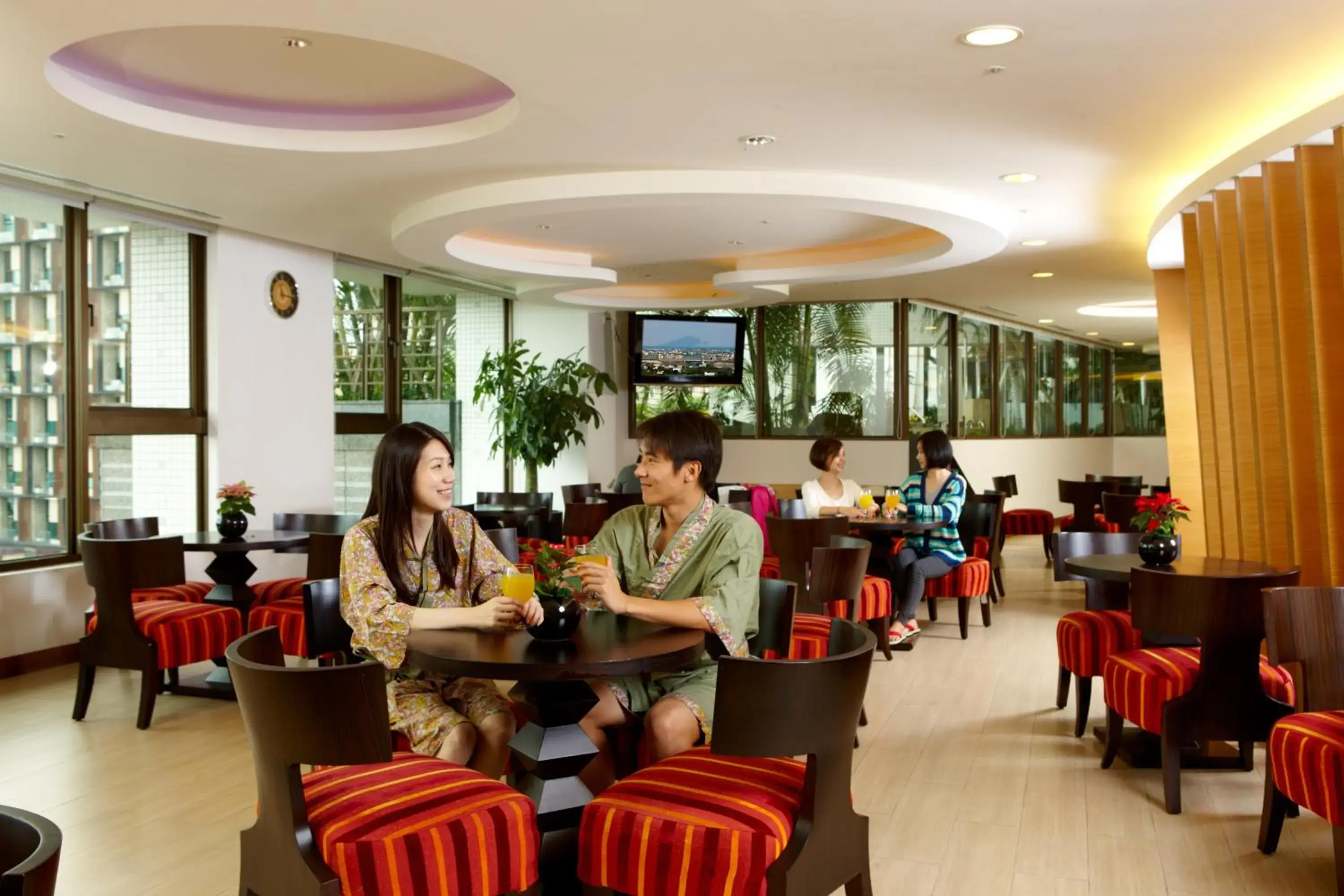 Communal lounge/ TV room, Restaurant/Places to Eat in Evergreen Resort Hotel Jiaosi