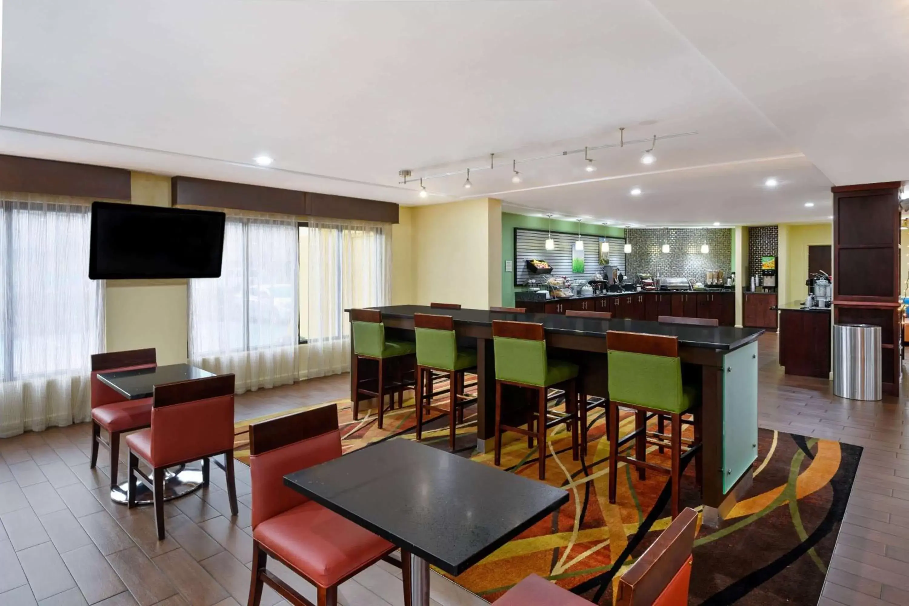 Restaurant/places to eat, Lounge/Bar in La Quinta by Wyndham Florence