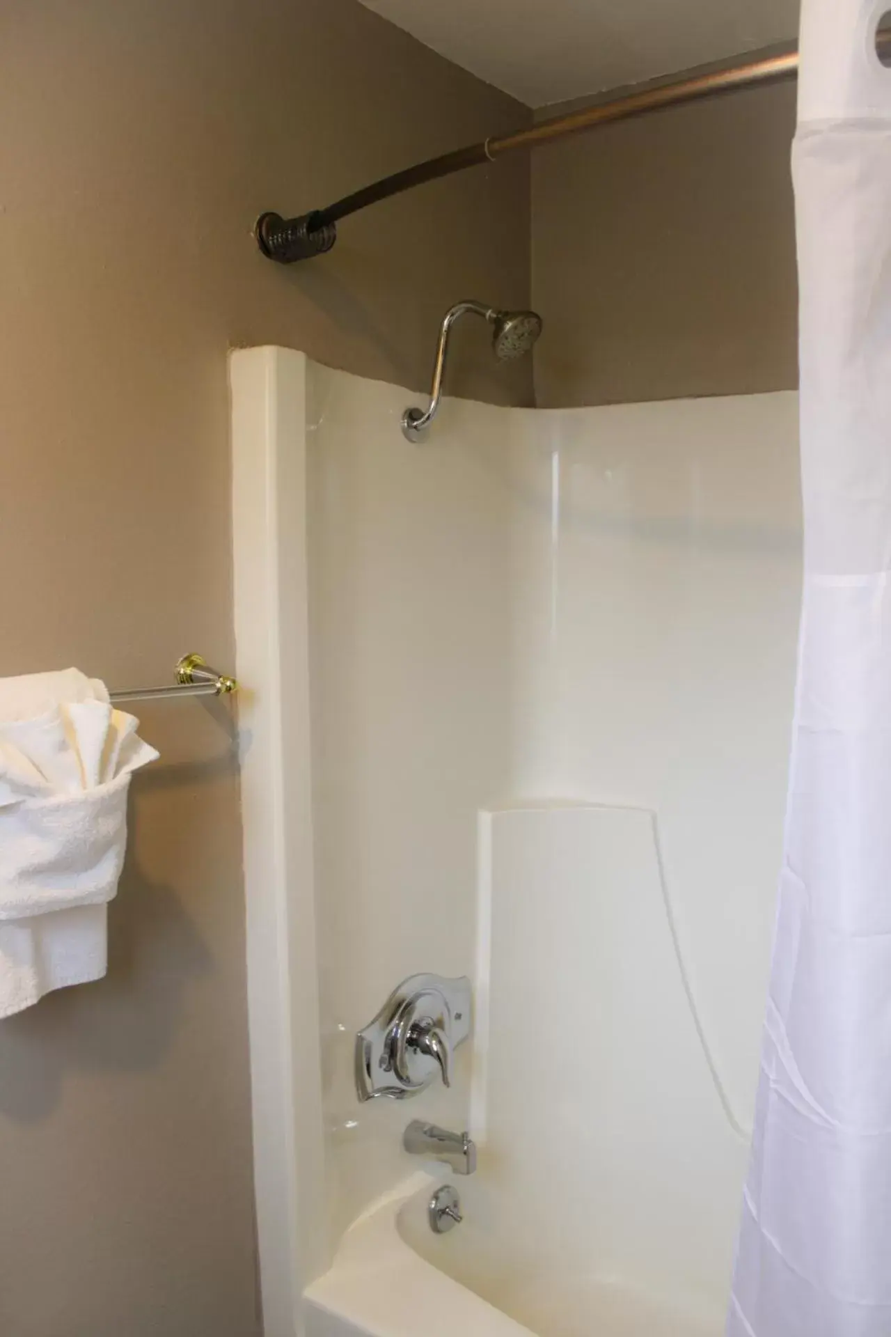 Shower, Bathroom in The Alder Inn