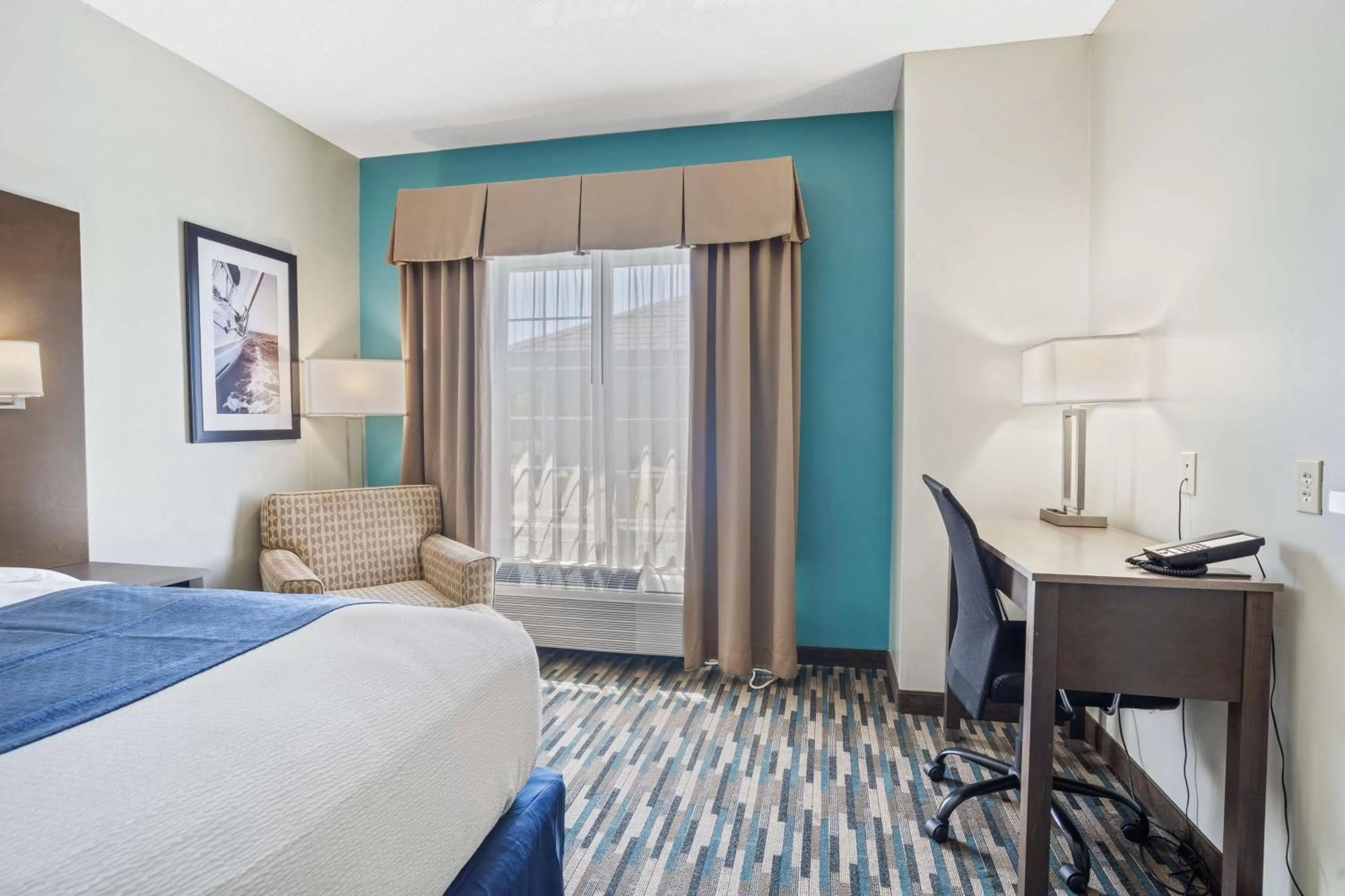 Bedroom, Bed in Blue Water Inn & Suites BW Signature Collection