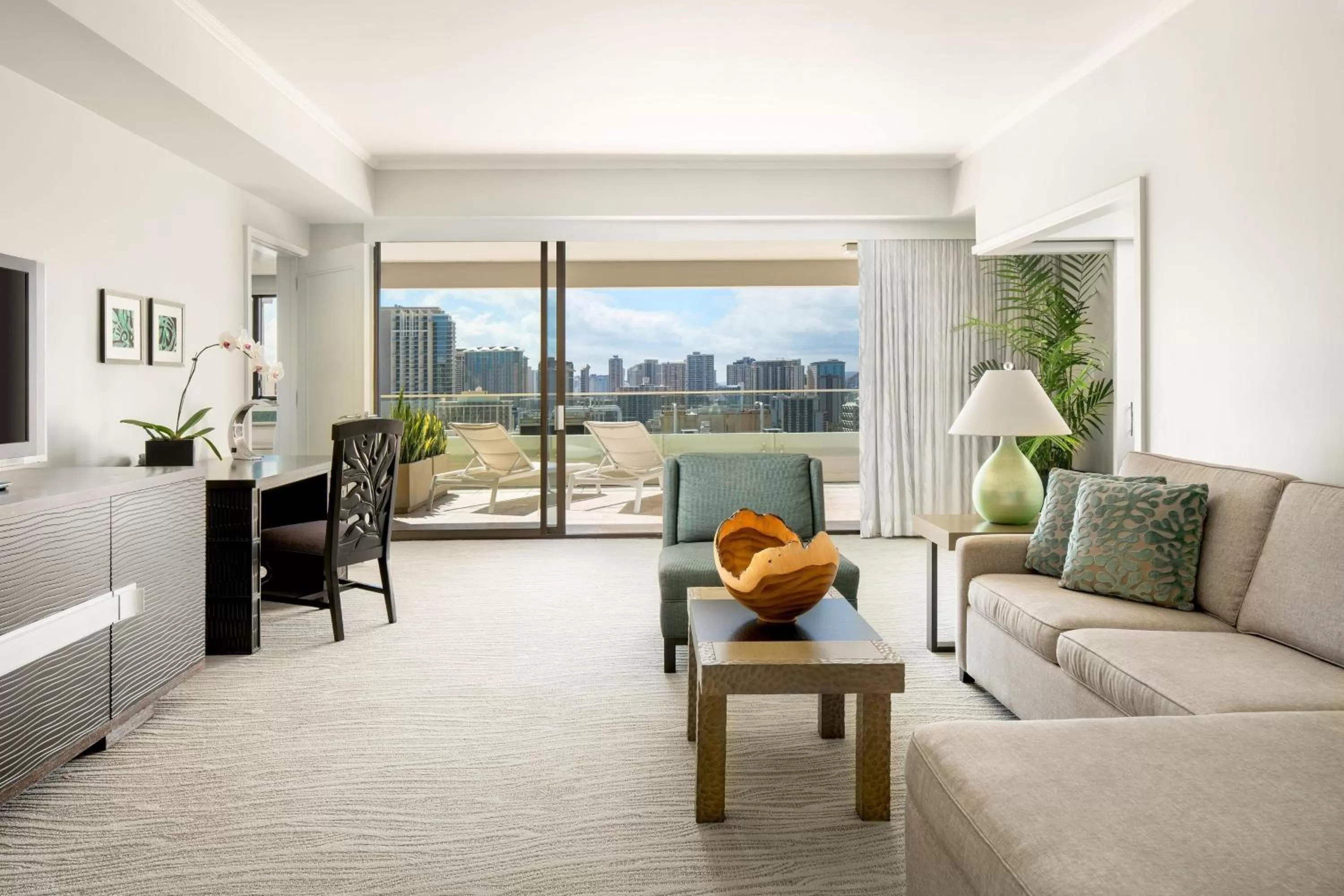 Living room in Moana Surfrider, A Westin Resort & Spa, Waikiki Beach