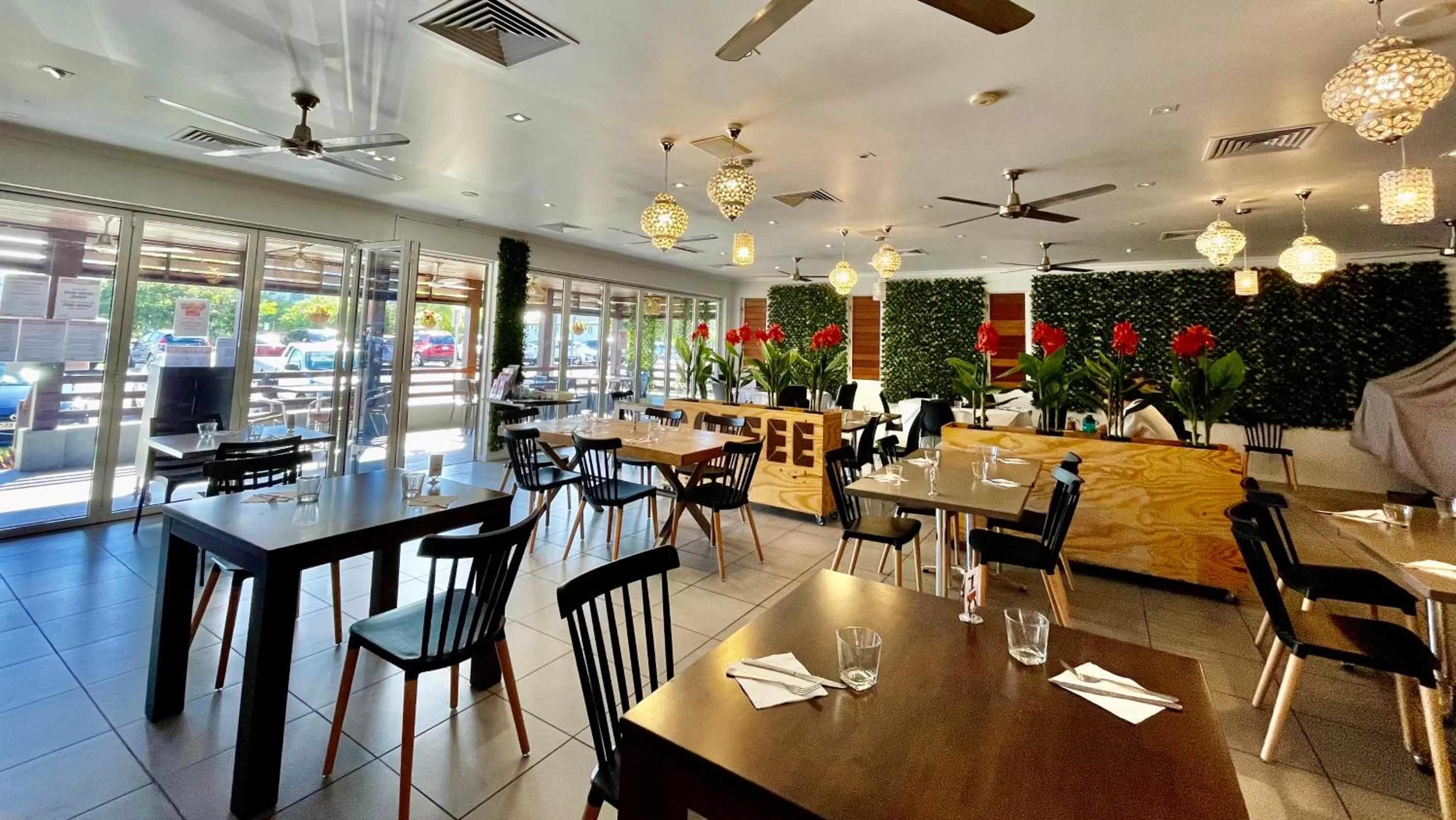 Restaurant/places to eat in Comfort Inn Cairns City