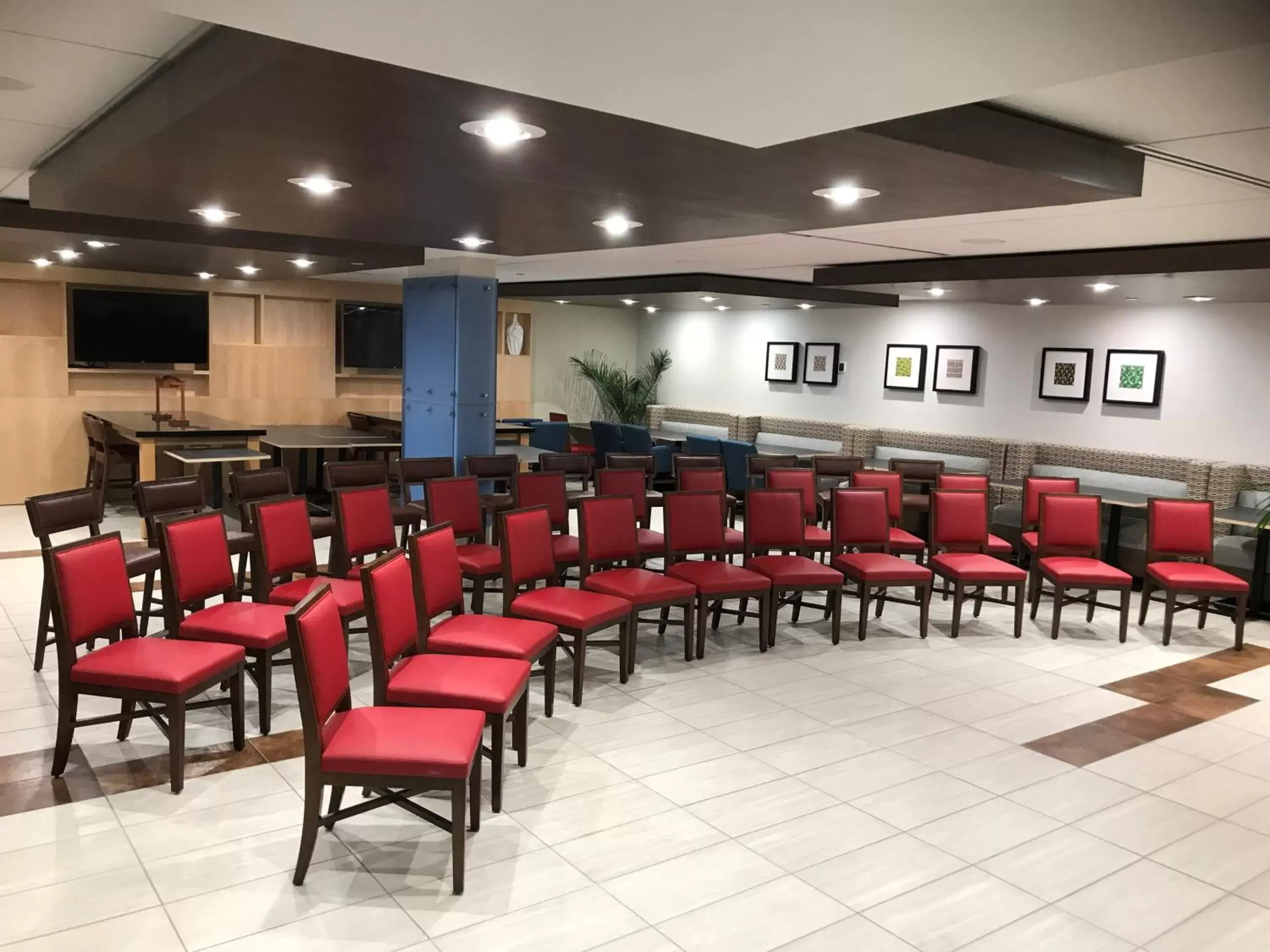 Meeting/conference room in Holiday Inn Express Waikiki, an IHG Hotel