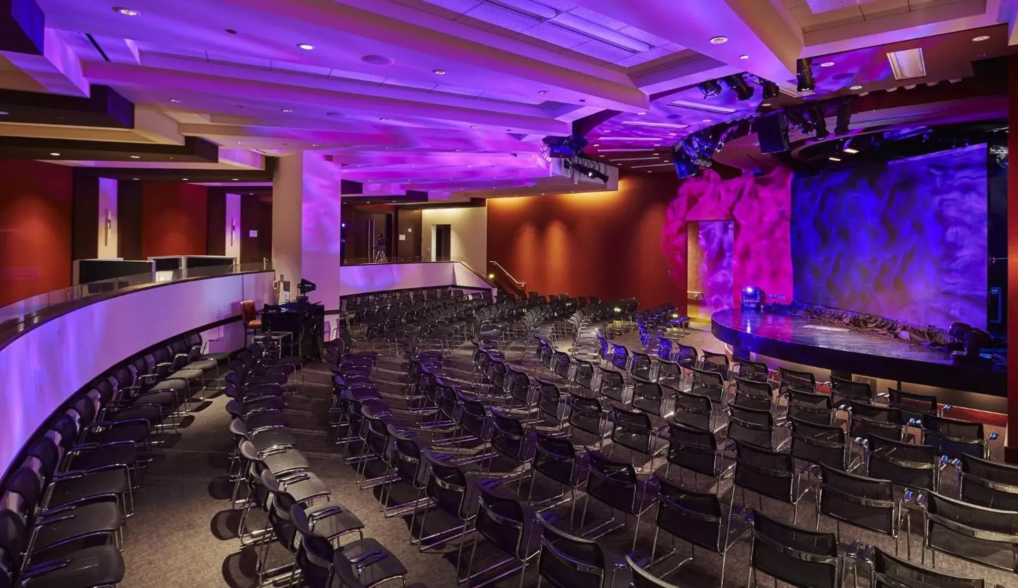 Photo of the whole room in Loews Chicago O'Hare Hotel