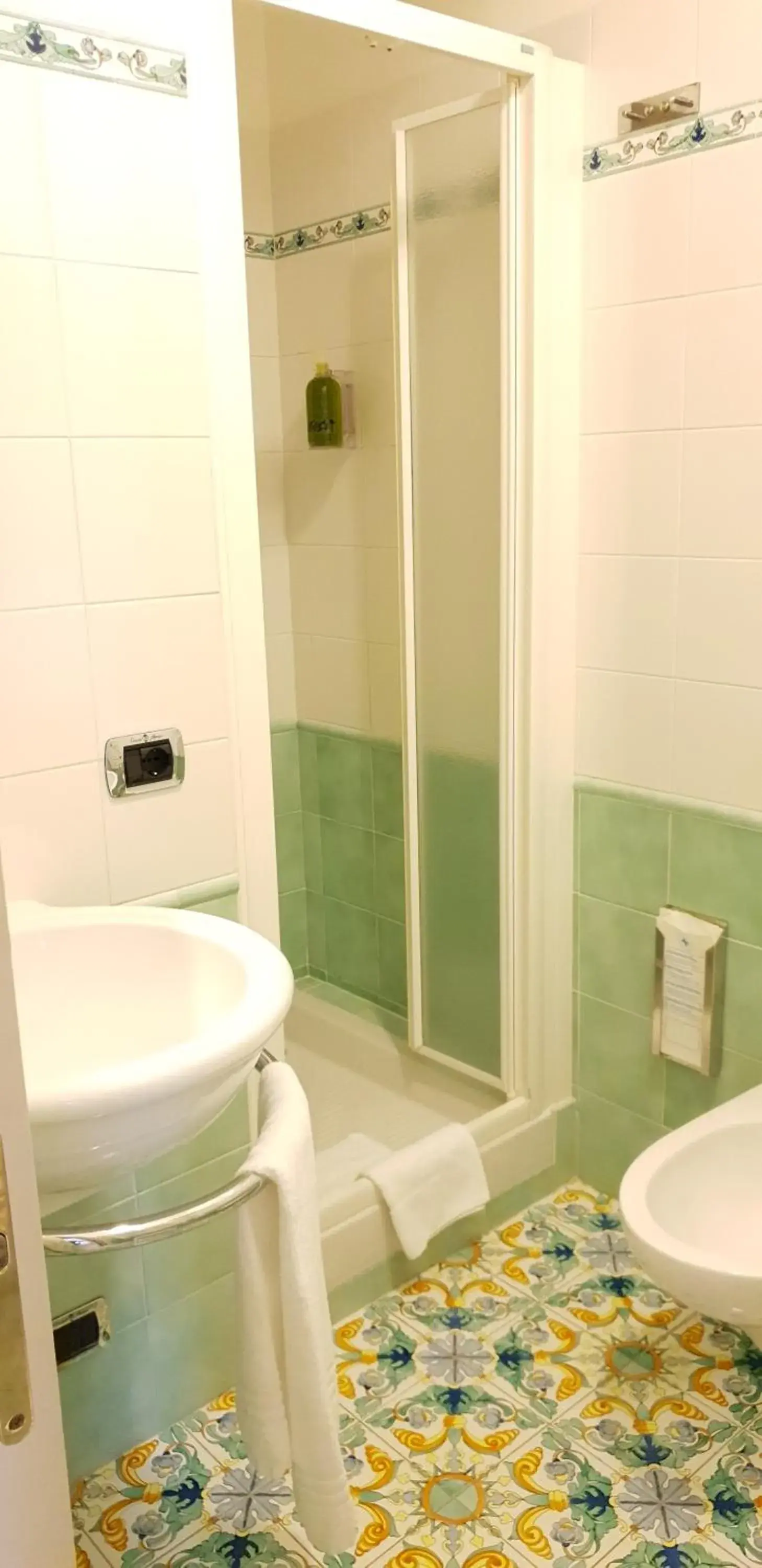 Shower, Bathroom in Grande Albergo