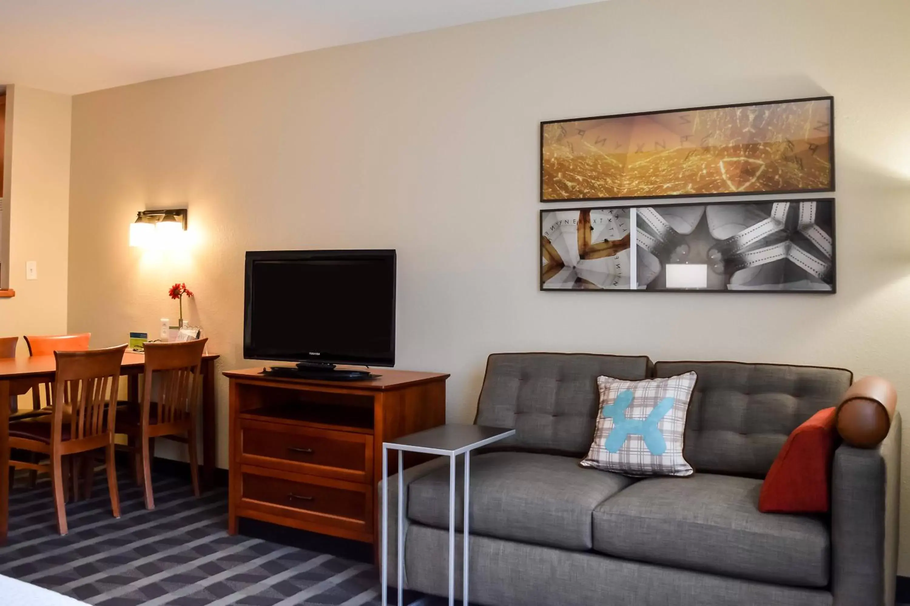 Living room, TV/Entertainment Center in TownePlace Suites Stafford