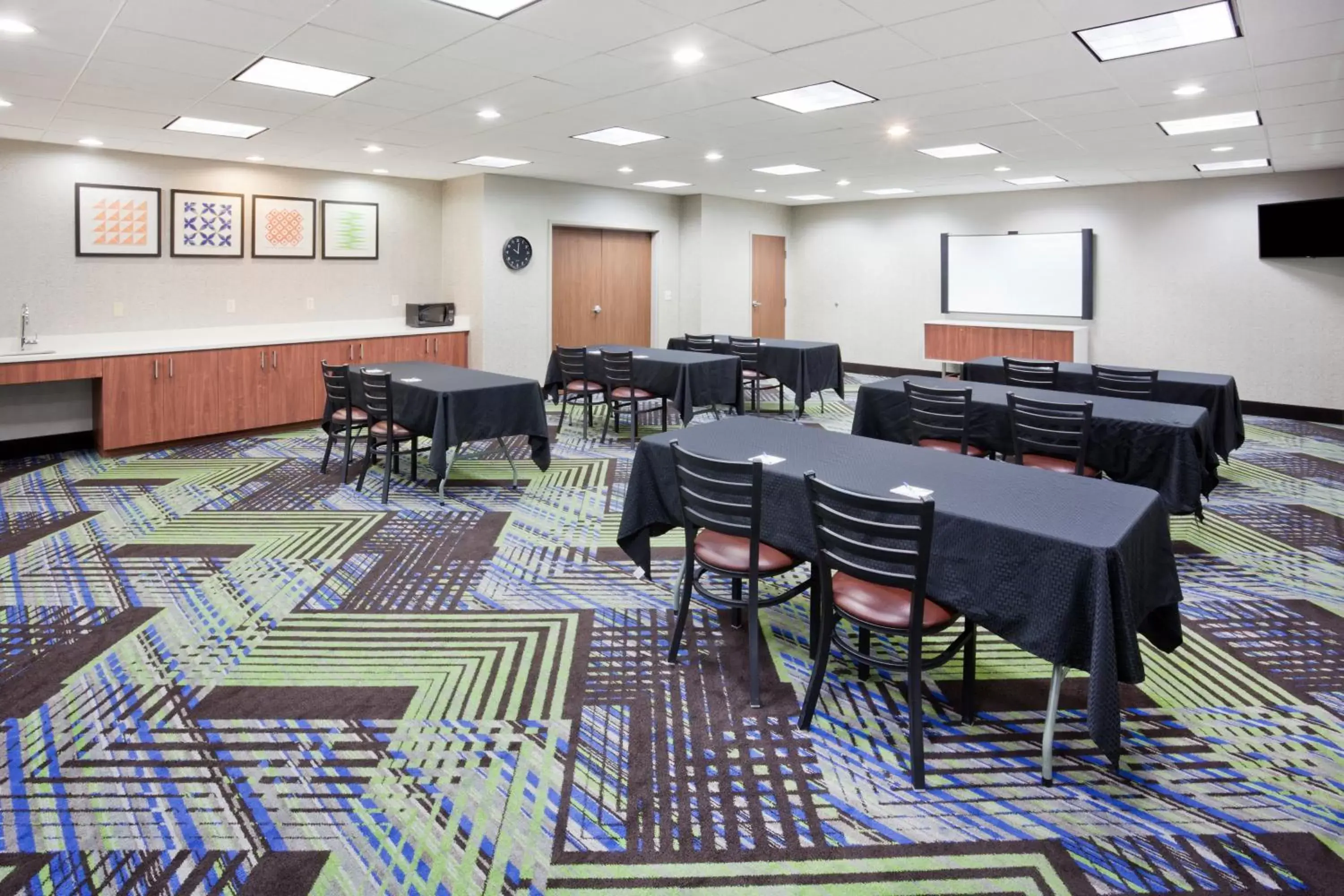 Meeting/conference room in Holiday Inn Express & Suites - Dickinson, an IHG Hotel