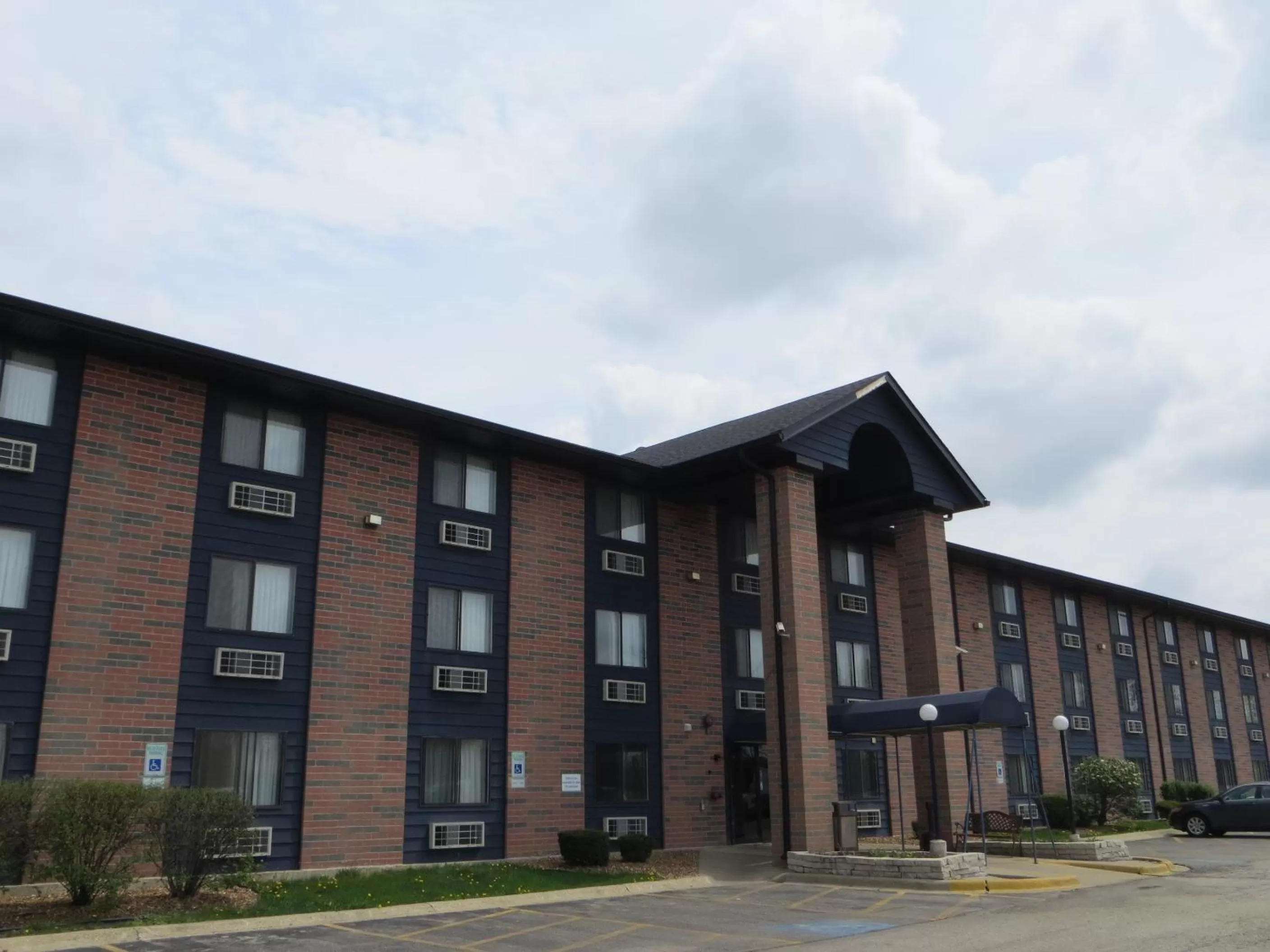 Property building in Motel 6-Elk Grove Village, IL - O'Hare
