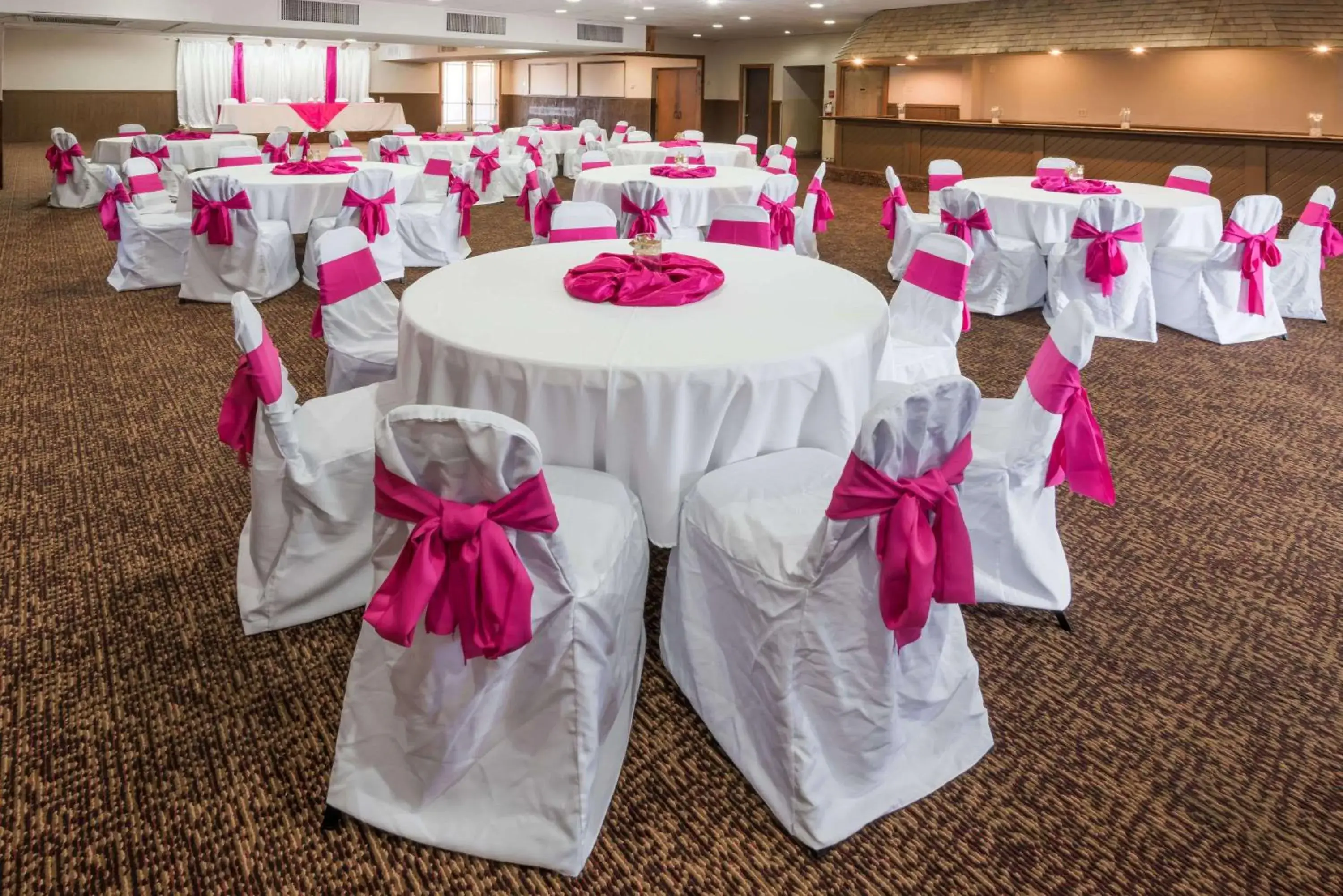 On site, Banquet Facilities in Columbus Grand Hotel & Banquet Center