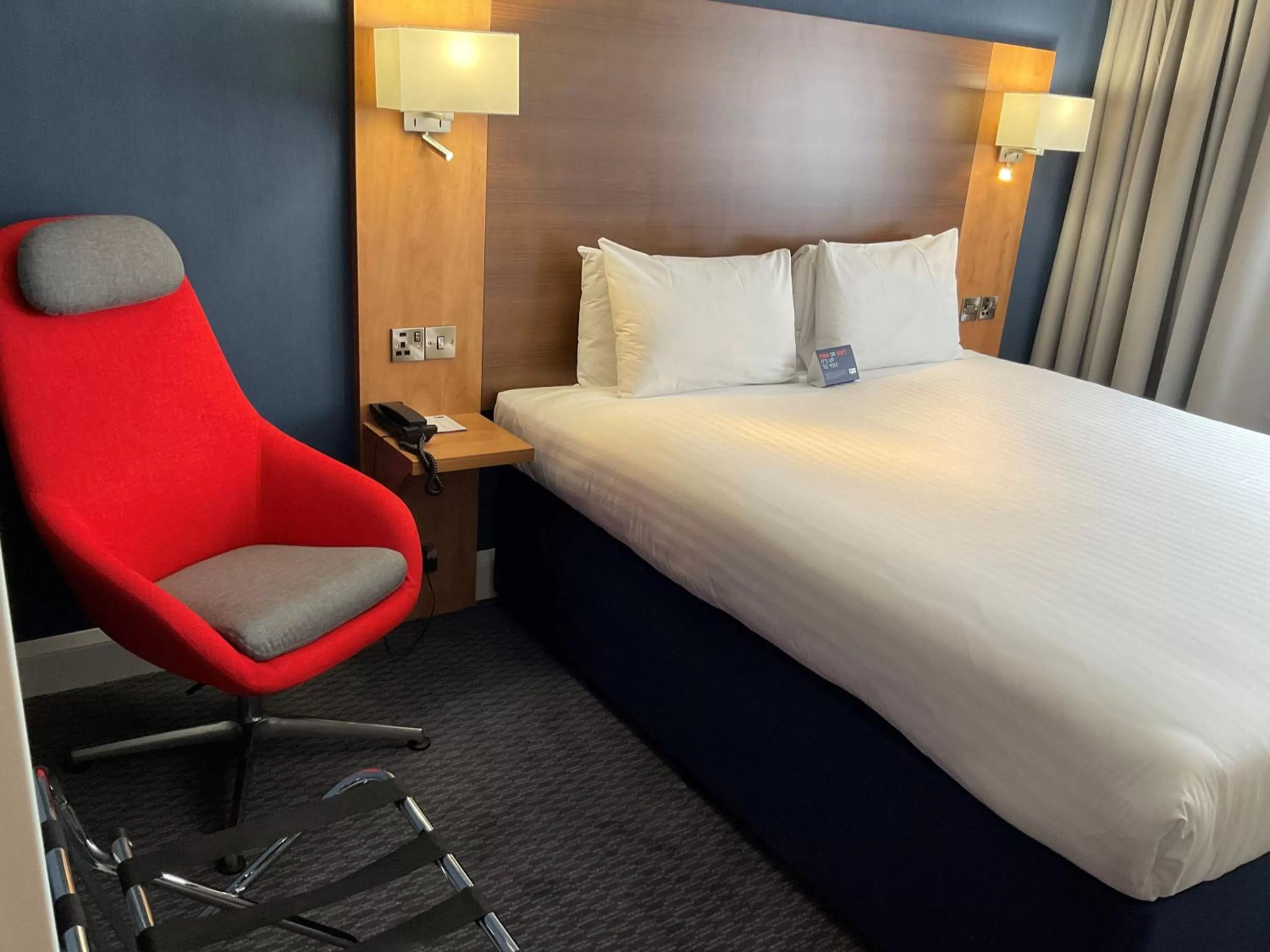 Bedroom, Bed in Holiday Inn Express Nuneaton by IHG