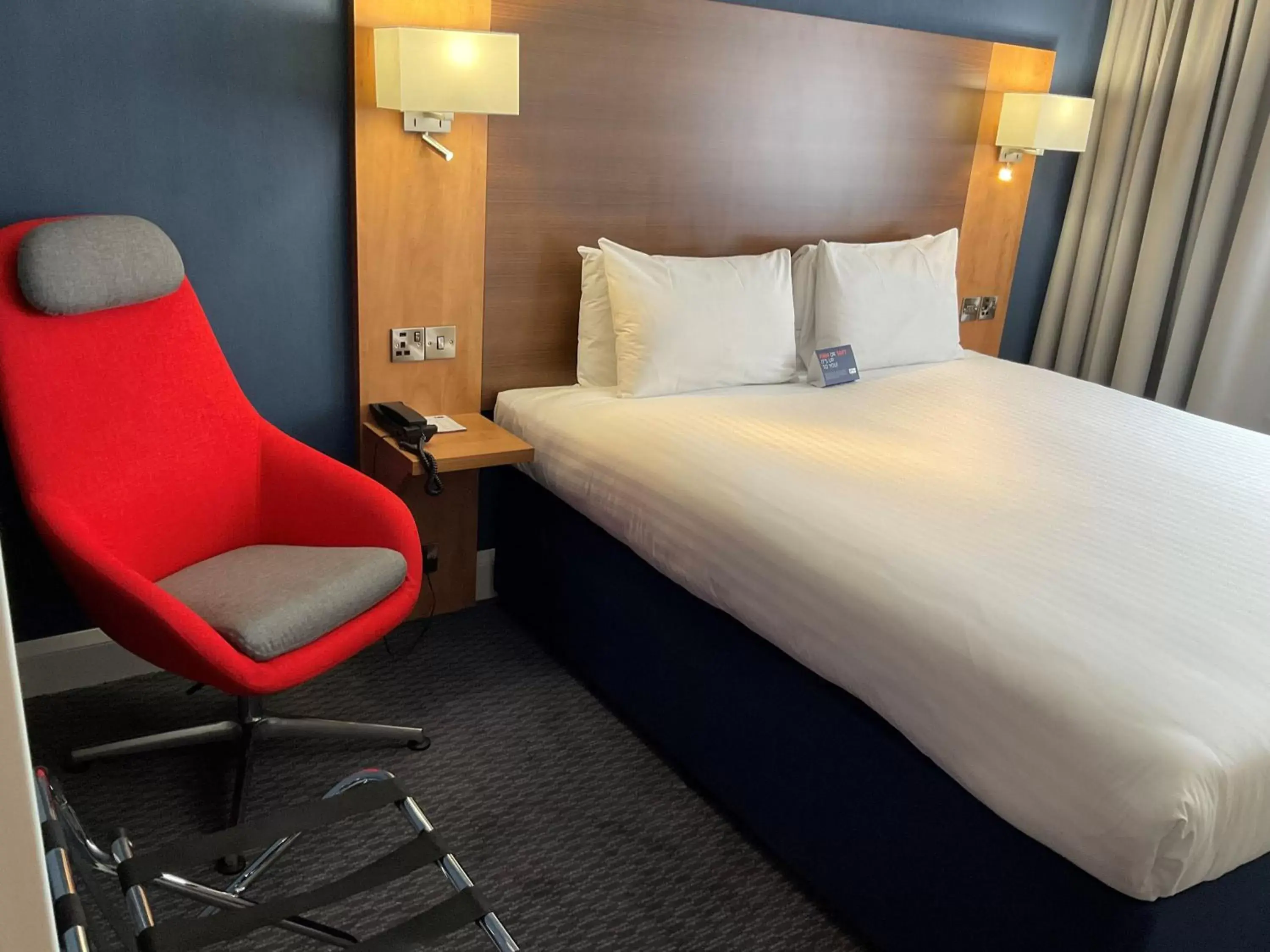 Bedroom, Bed in Holiday Inn Express Nuneaton, an IHG Hotel