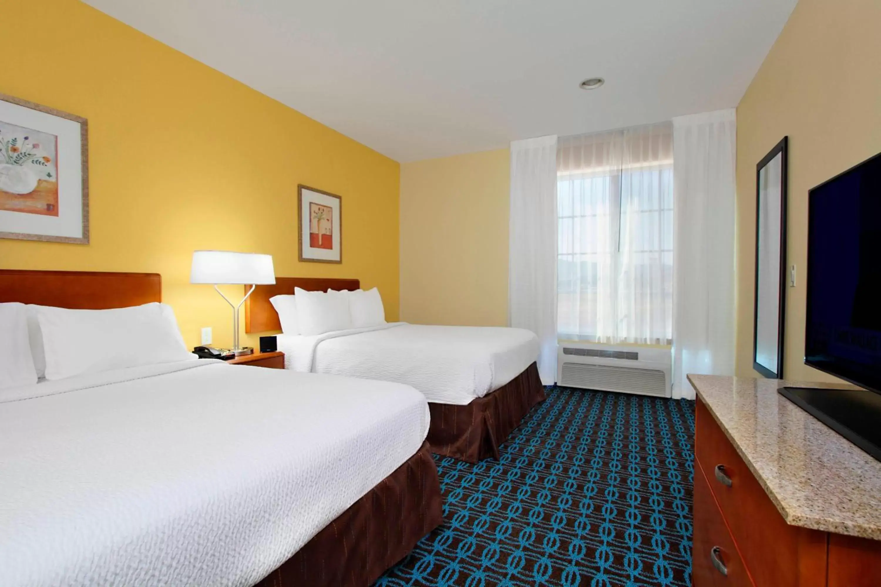 Photo of the whole room, Bed in Fairfield Inn & Suites by Marriott Fairfield Napa Valley Area