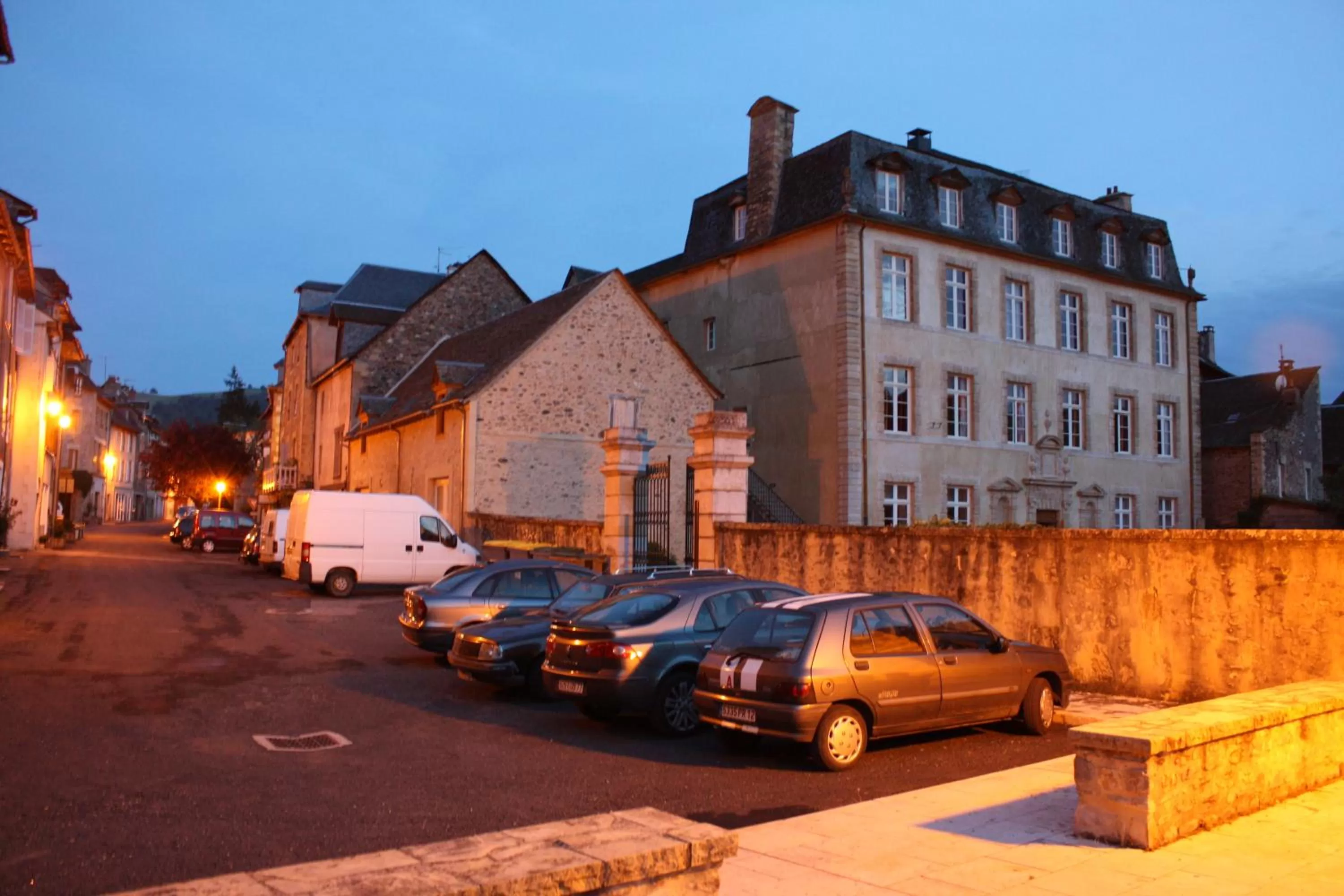 Property Building in Chateau Ricard