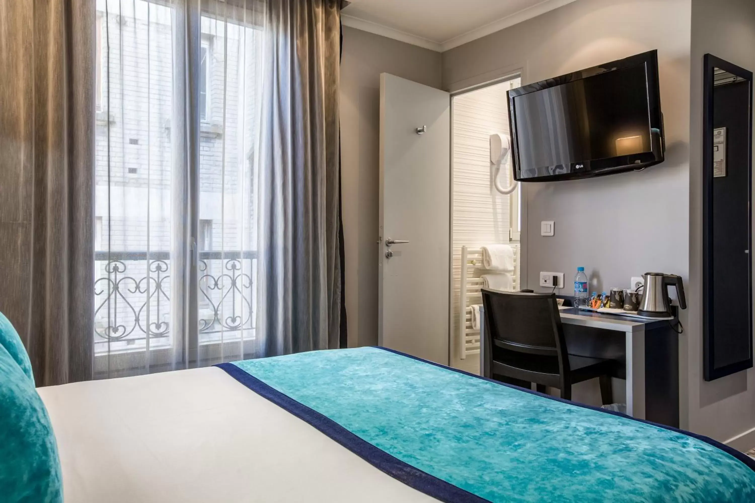 Bedroom, Bed in Prince Albert Montmartre