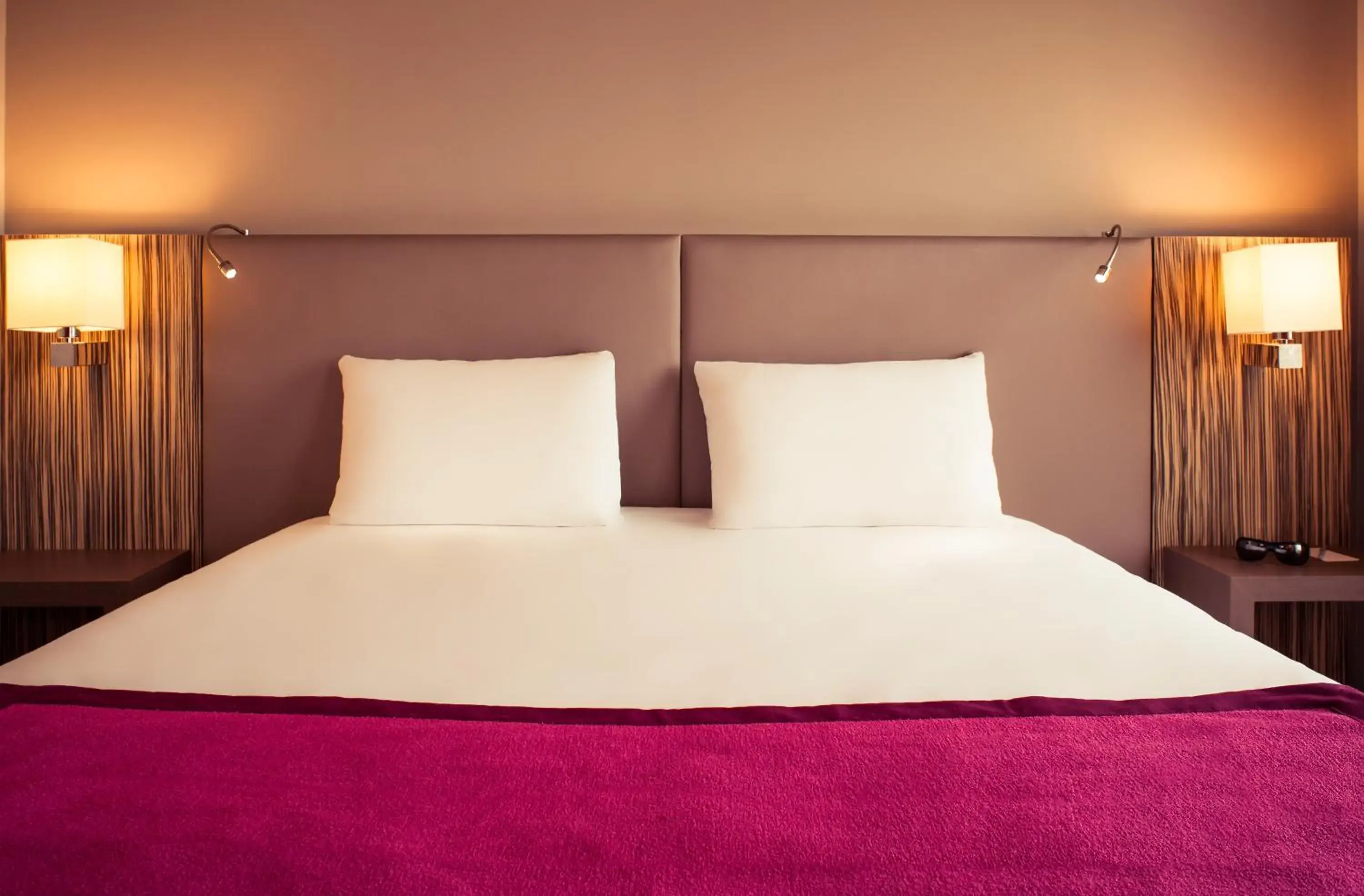 Bed in Hotel Mercure Paris Orly Rungis