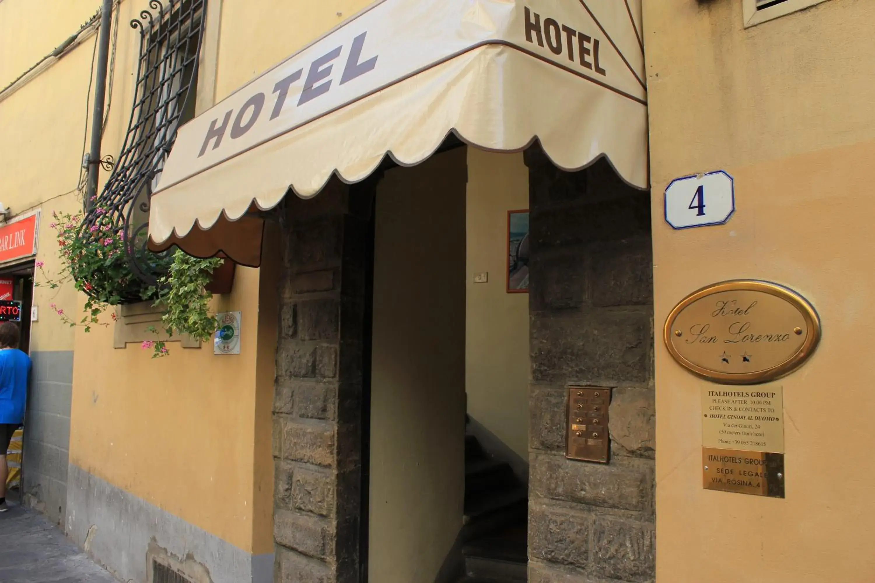 Facade/entrance in Hotel San Lorenzo
