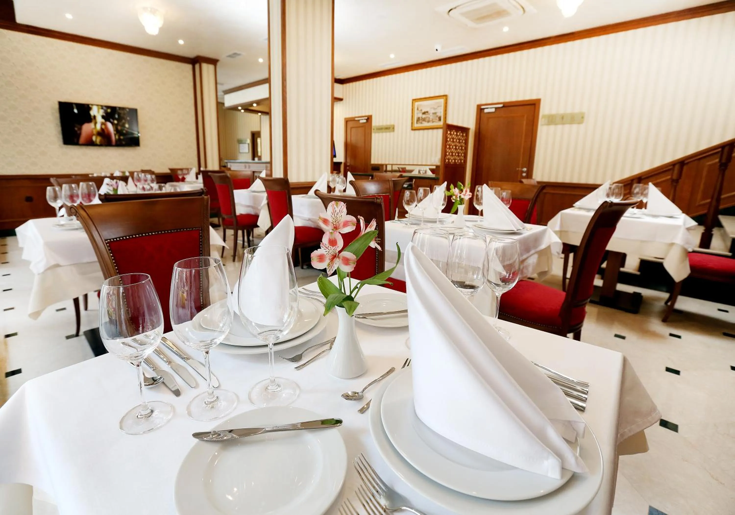 Restaurant/places to eat in Hotel COOP, Sofia