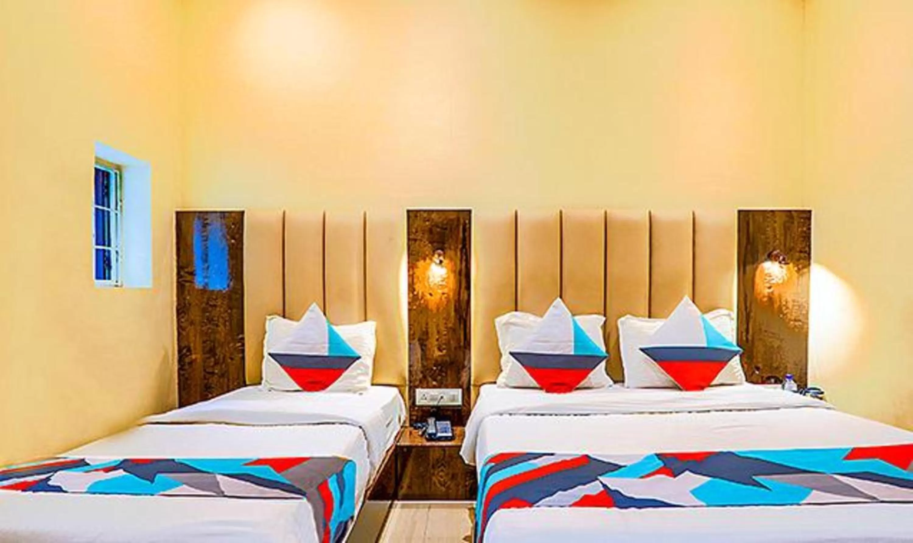 Bed in FabExpress Gateway Inn