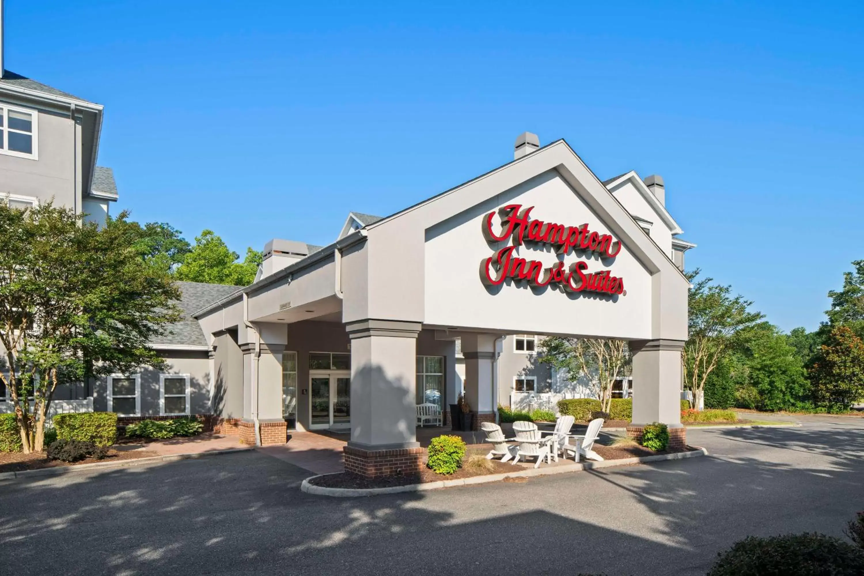 Property Building in Hampton Inn & Suites Newport News-Airport - Oyster Point Area