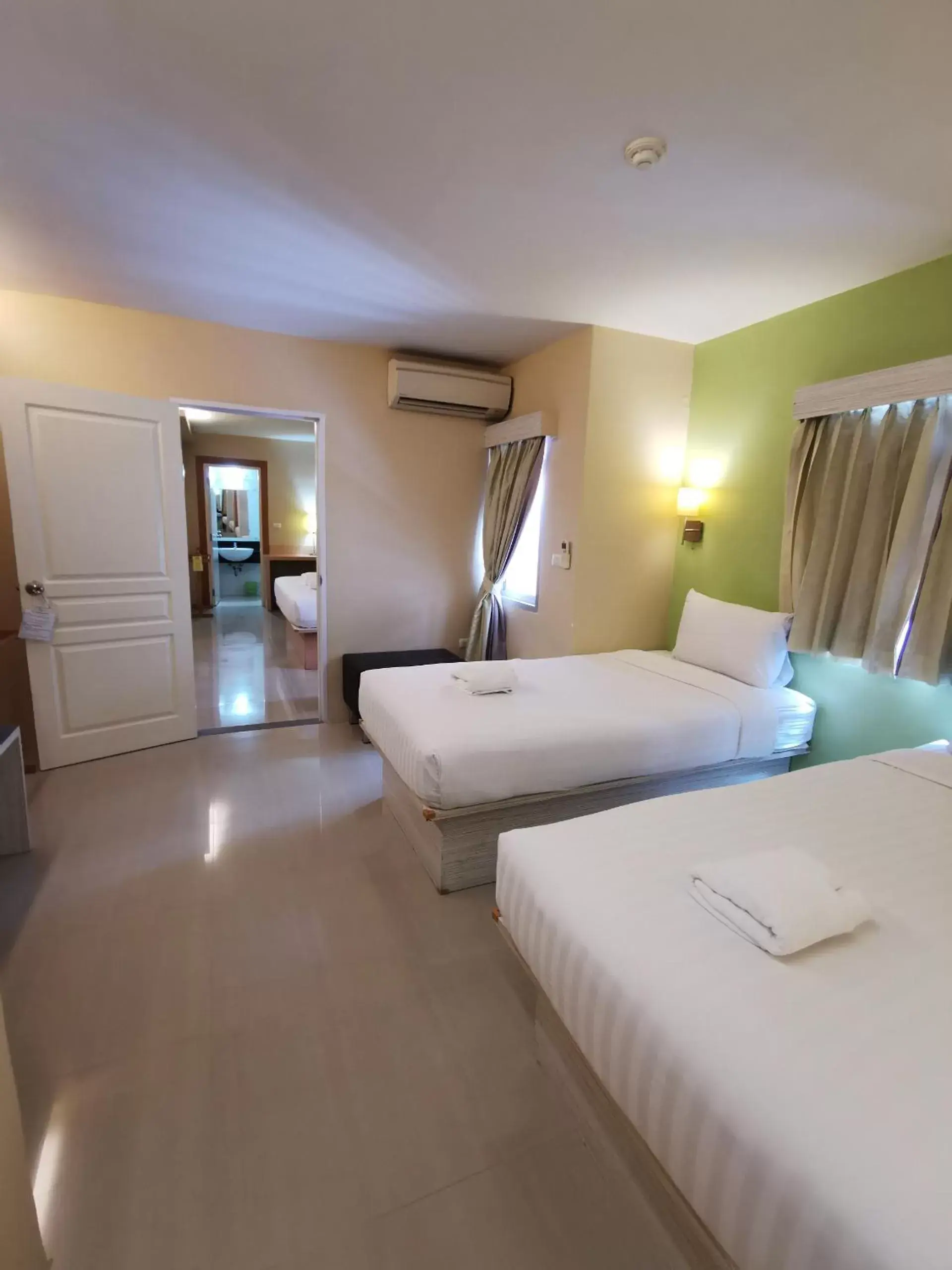 Bed in Prom Ratchada Hotel - SHA Plus