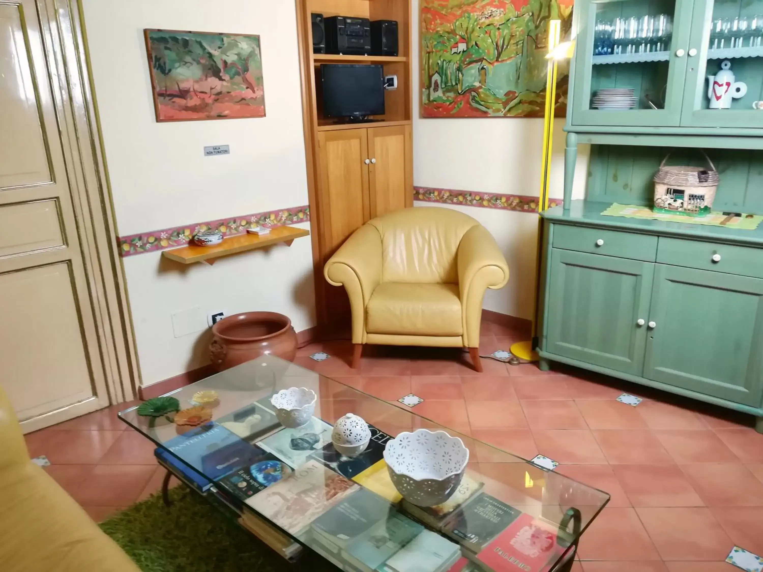 Communal lounge/ TV room, Seating Area in Vittorio Emanuele Rooms di Prinzi