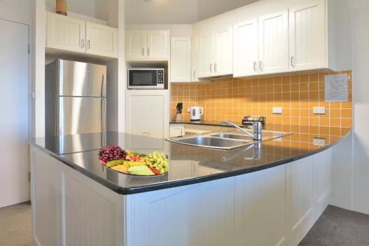 Kitchen or kitchenette in Boathouse Resort (Water Front)