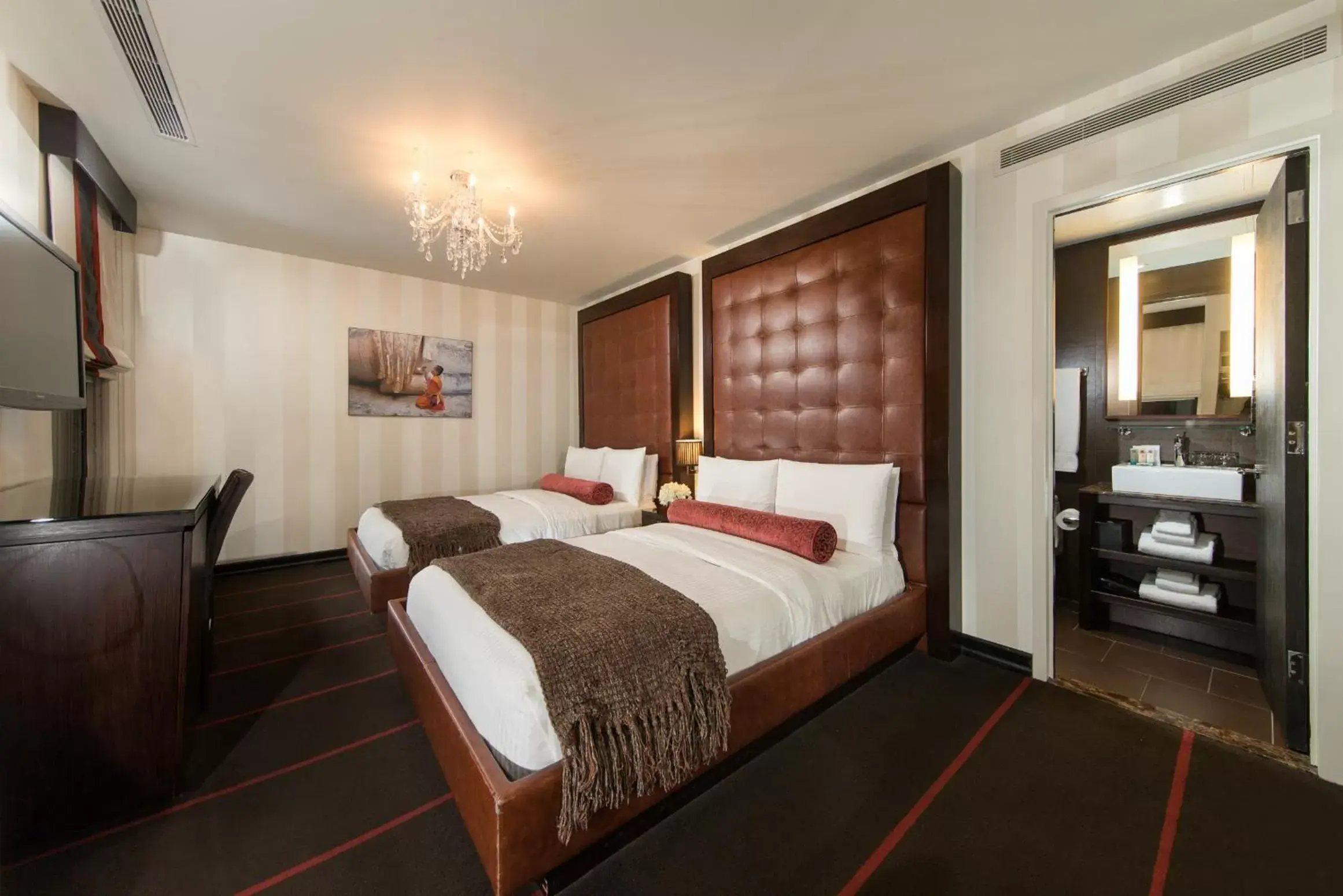 Bedroom, Bed in Sanctuary Hotel New York