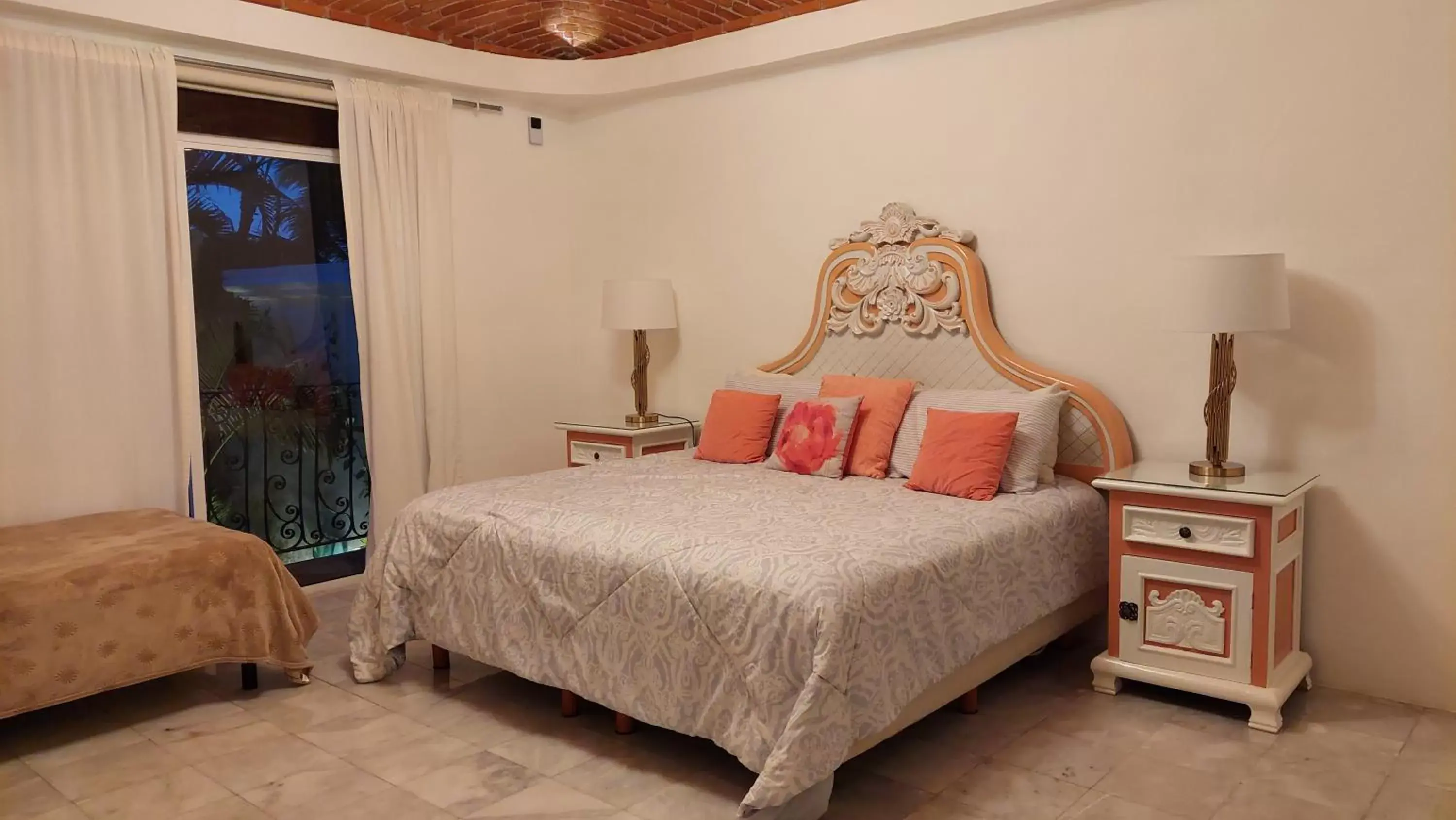 Photo of the whole room, Bed in La Villa du Golf à Cancun Hotel Boutique