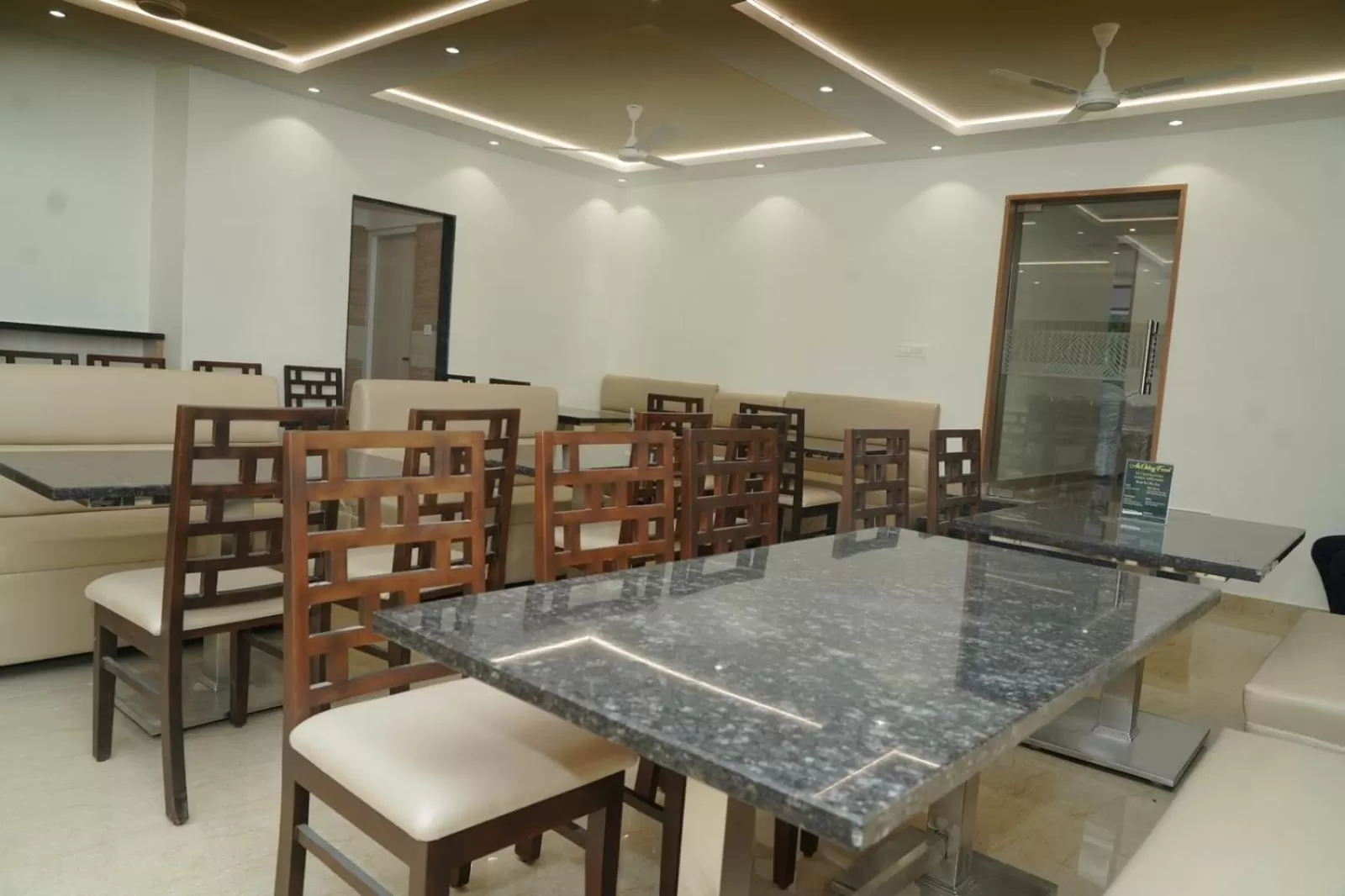 Restaurant/places to eat in Avenue 11 Premium Stays Madurai