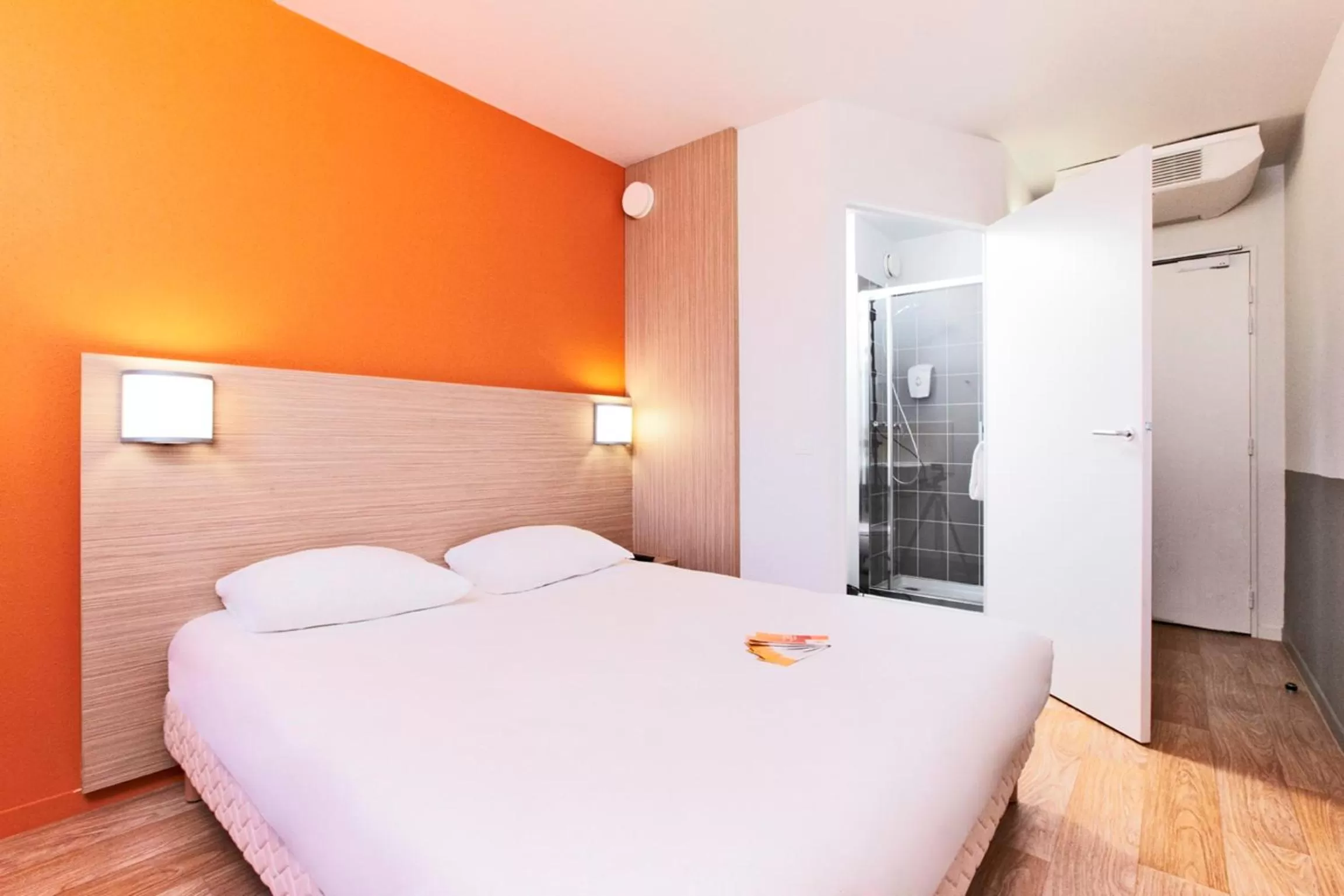 Bed in Premiere Classe Caen Nord - Mémorial