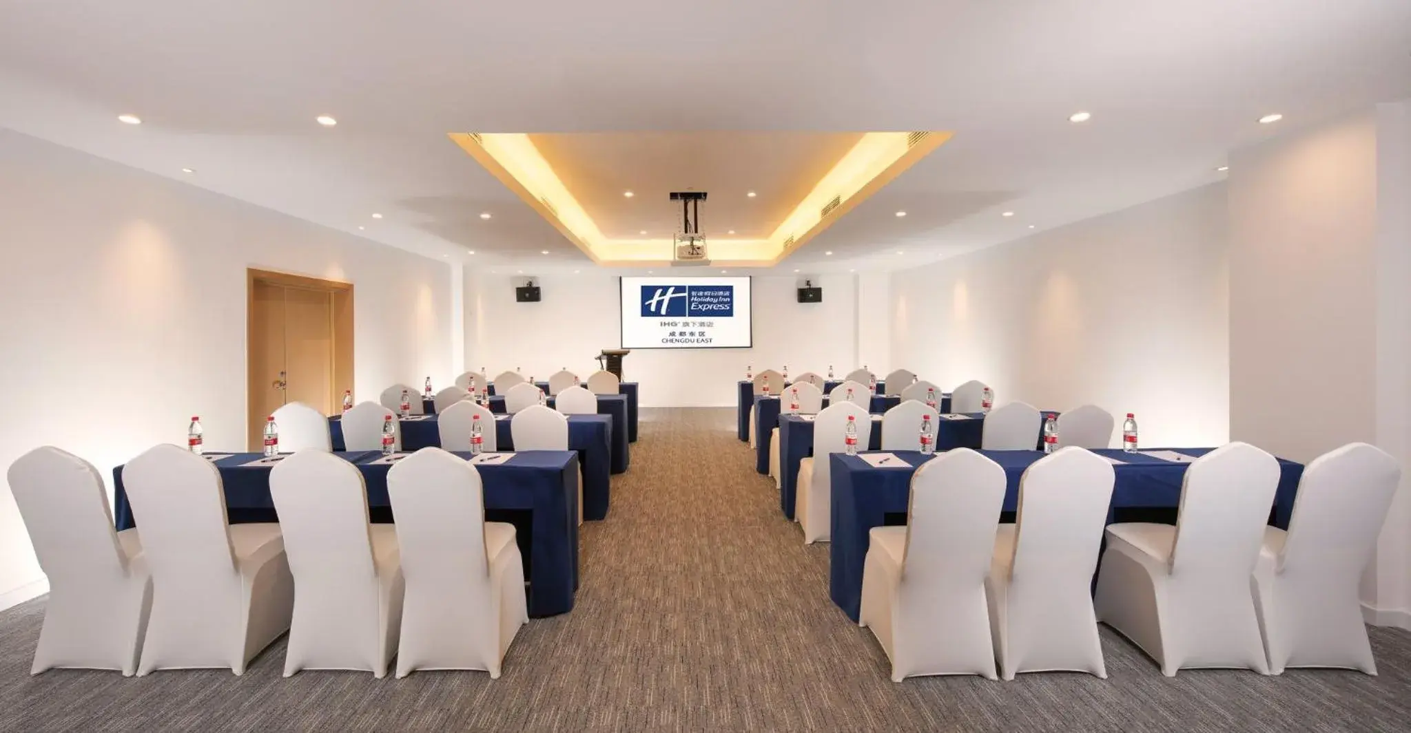 Meeting/conference room in Holiday Inn Express Chengdu East, an IHG Hotel