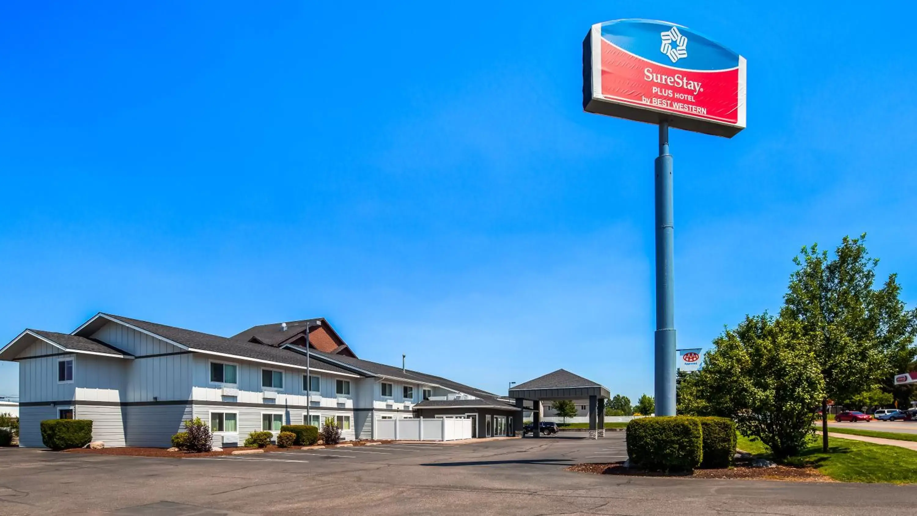 Property Building in SureStay Plus Hotel by Best Western Post Falls