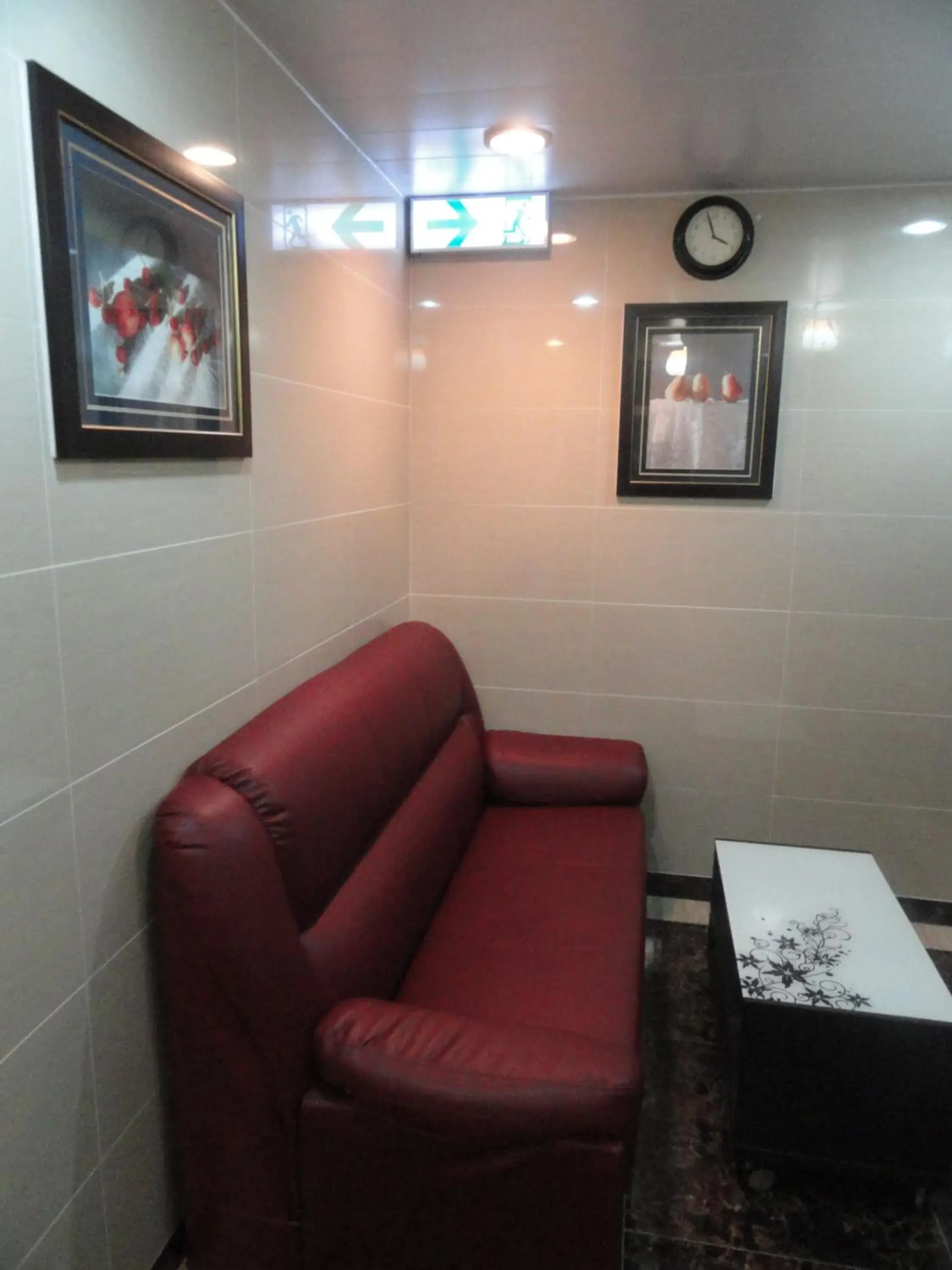 Night, Seating Area in Dhillon Guest House