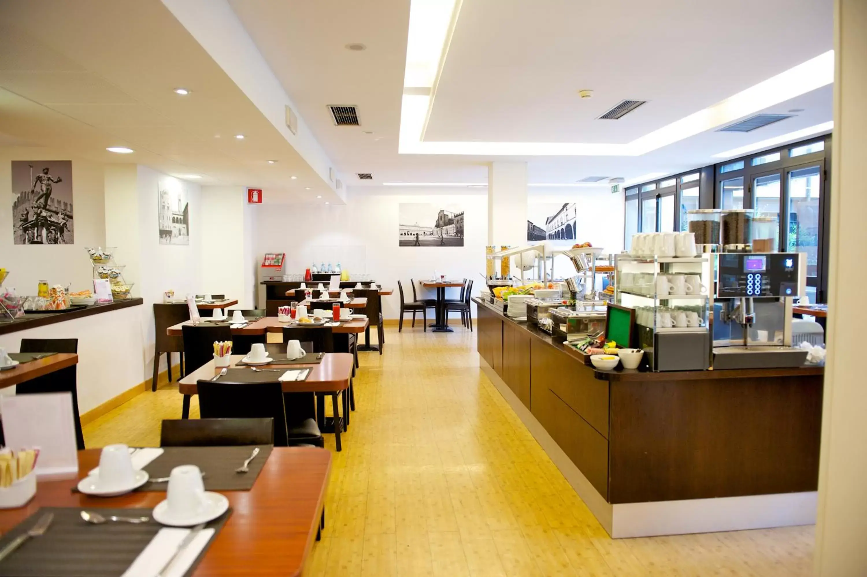 Continental breakfast, Restaurant/Places to Eat in Mercure Bologna Centro