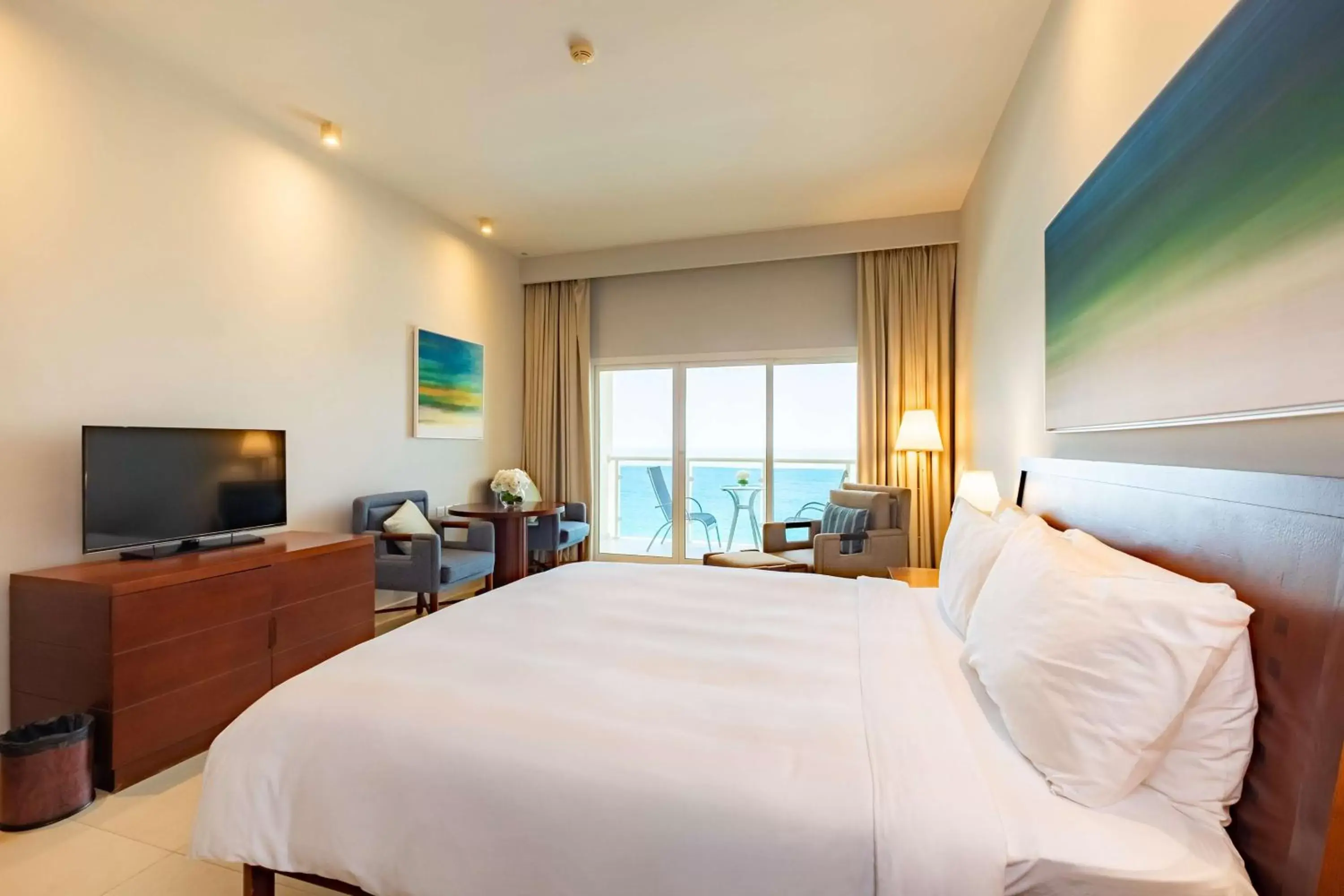 Bedroom, Bed in Radisson Blu Resort, Fujairah Bedroom, Bed in Radisson Blu Resort, Fujairah