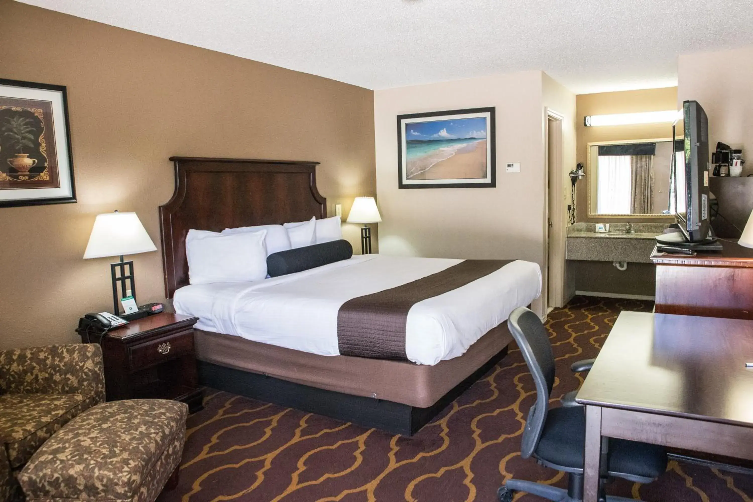 Photo of the whole room, Bed in Mockingbird Inn & Suites