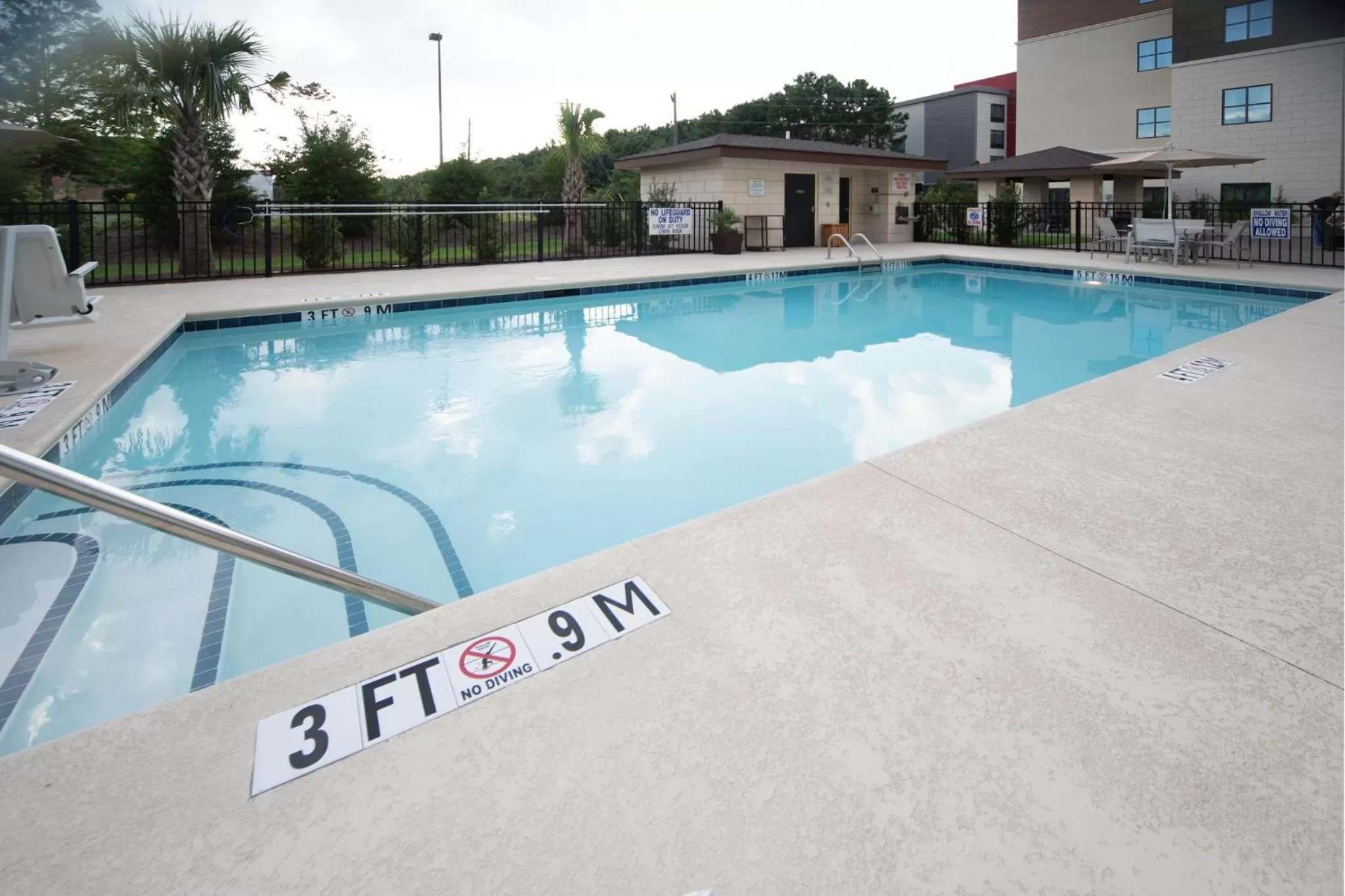 Swimming pool in Staybridge Suites - Summerville by IHG