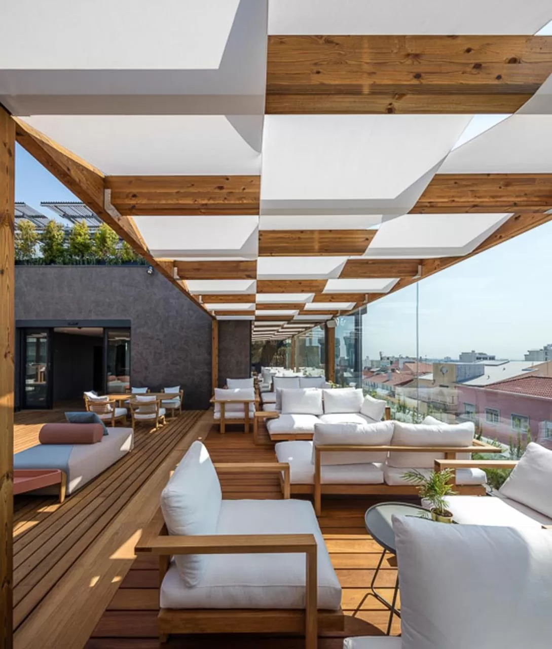 Restaurant/places to eat in Lux Lisboa Park