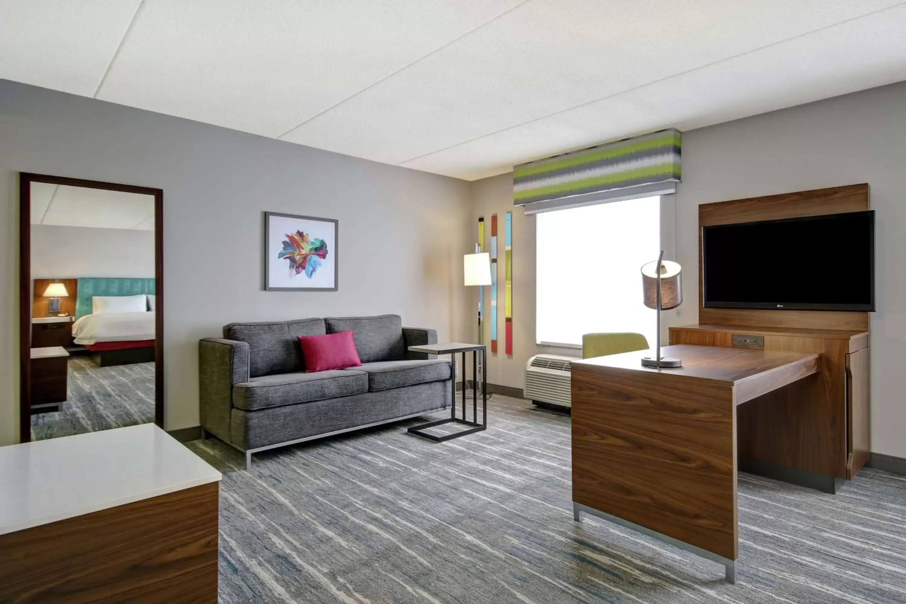 Bedroom, Seating Area in Hampton Inn By Hilton & Suites Guelph, Ontario, Canada