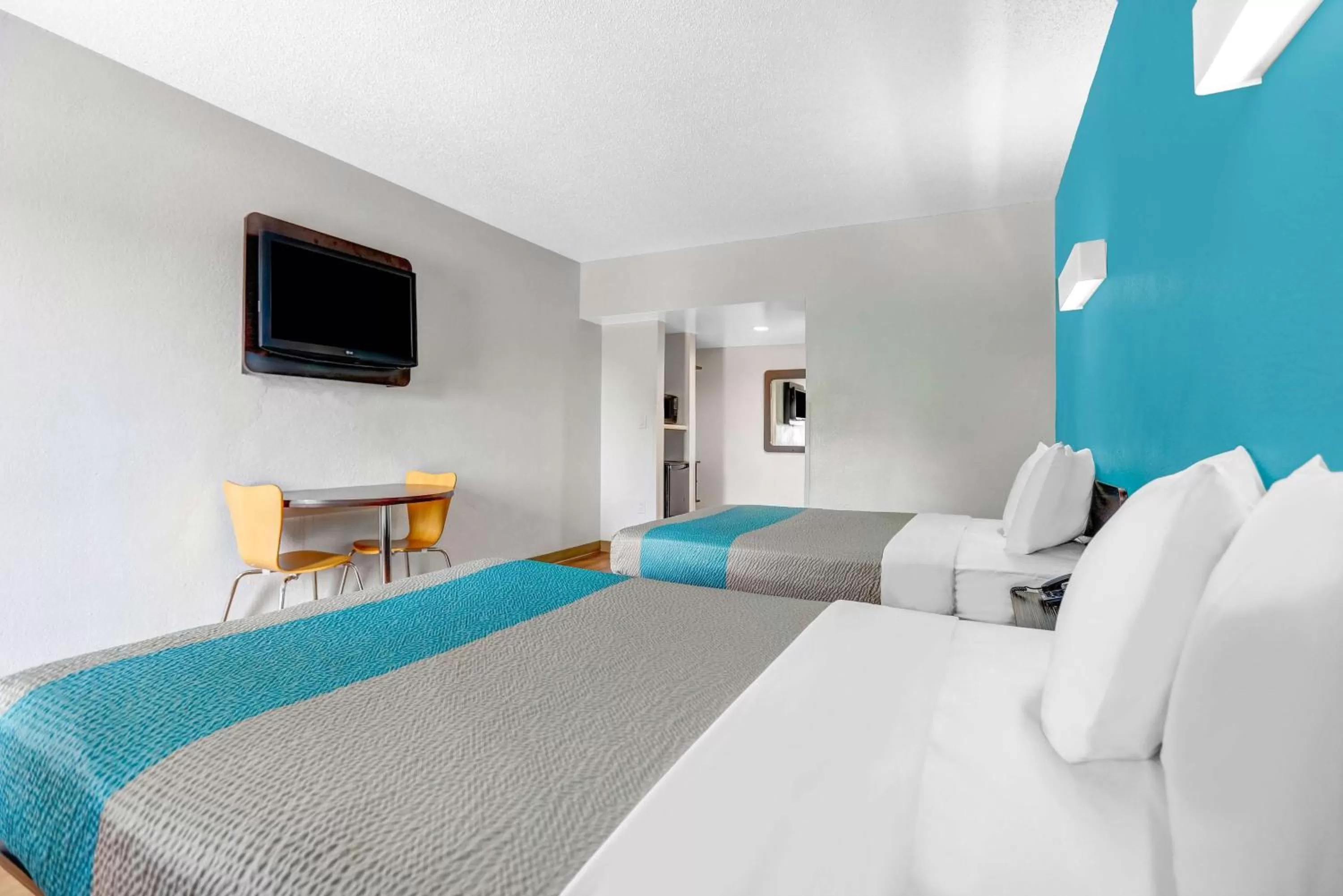 Photo of the whole room, Bed in Motel 6-Jacksonville, NC