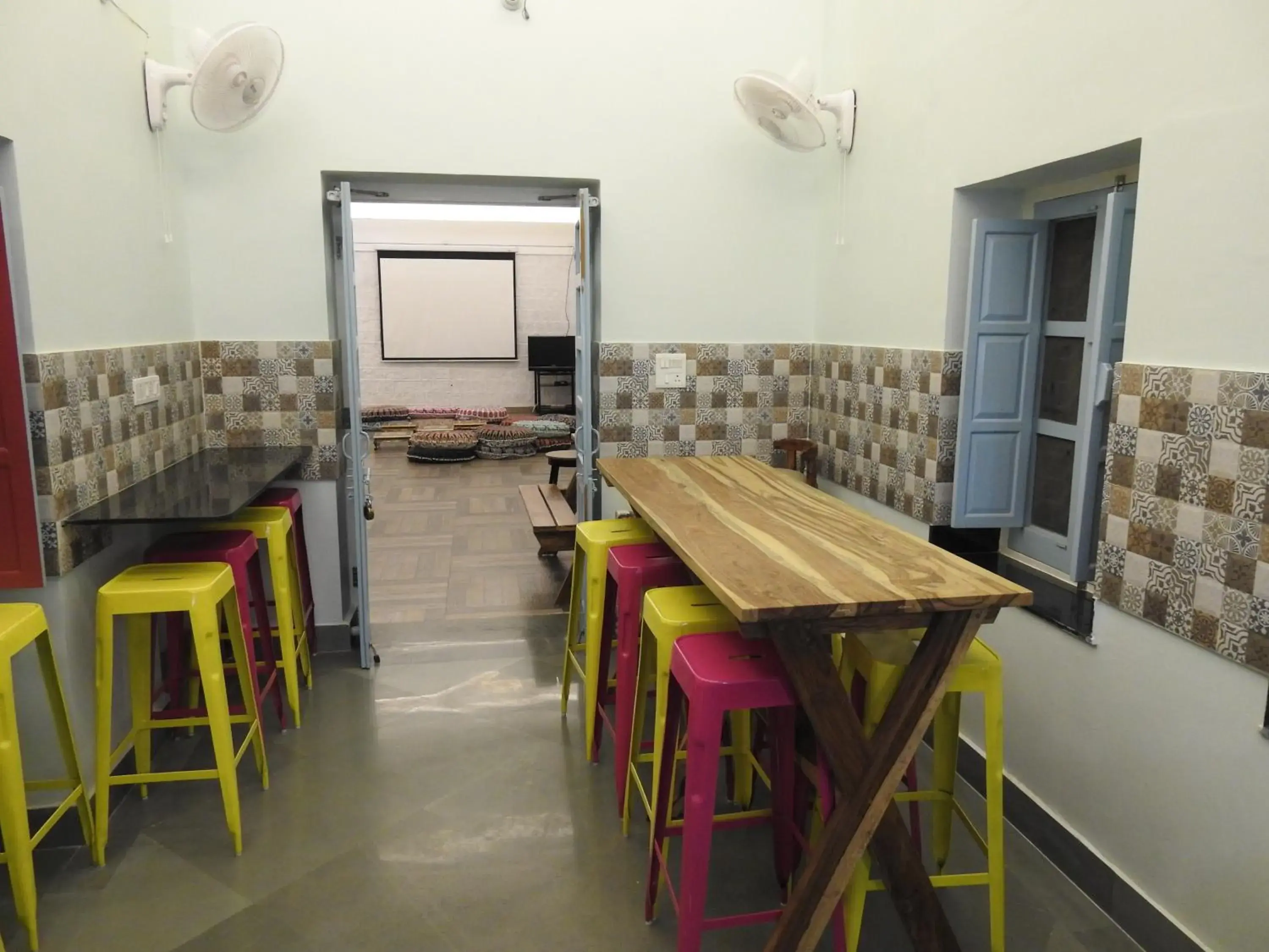 Restaurant/places to eat in Jaipur Jantar Hostel