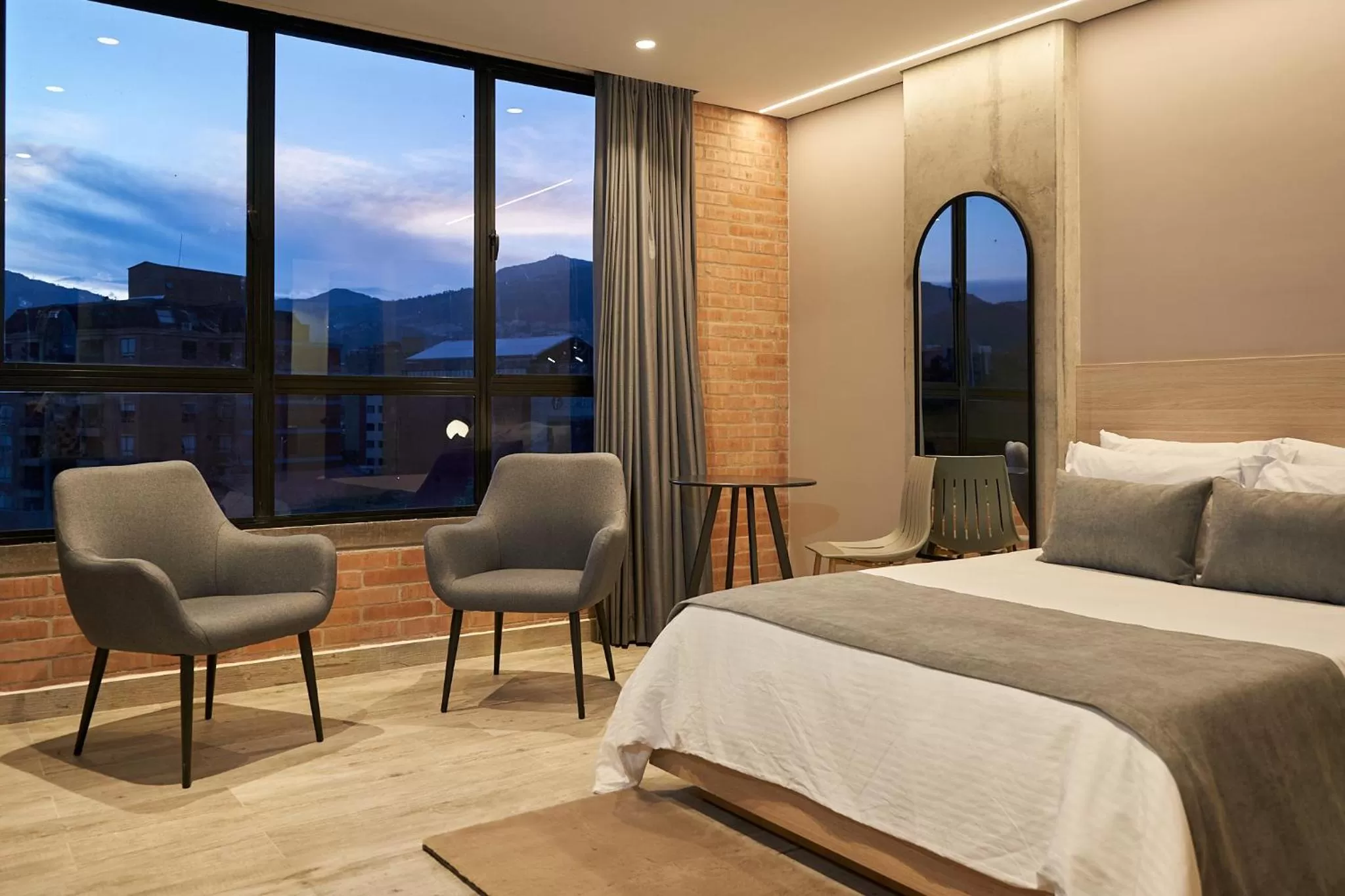 Photo of the whole room, Bed in Eutopiq Hotel